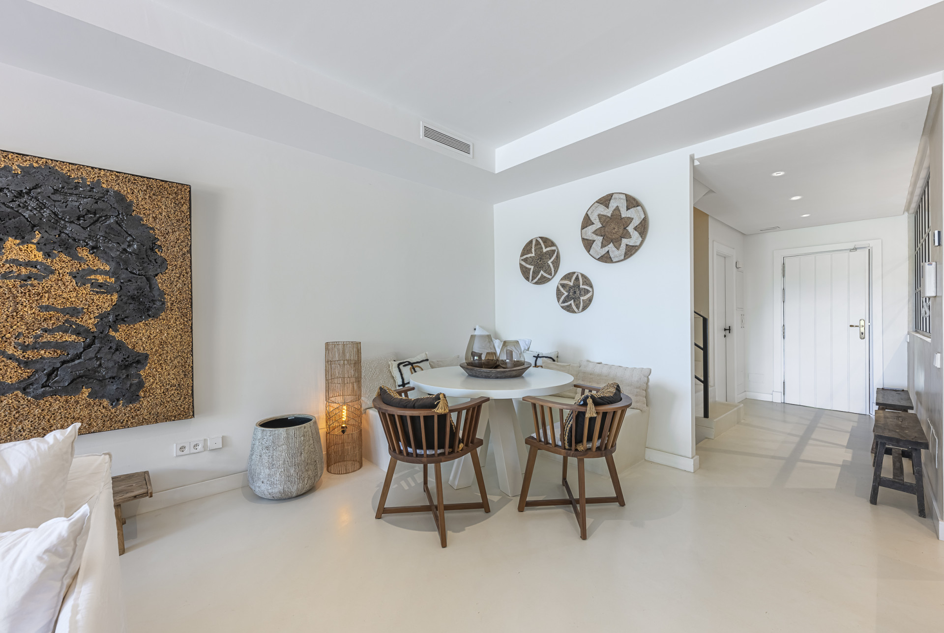 Elegant Fully Renovated Townhouse in Altos de Puente Romano, Marbella’s Prestigious Golden Mile