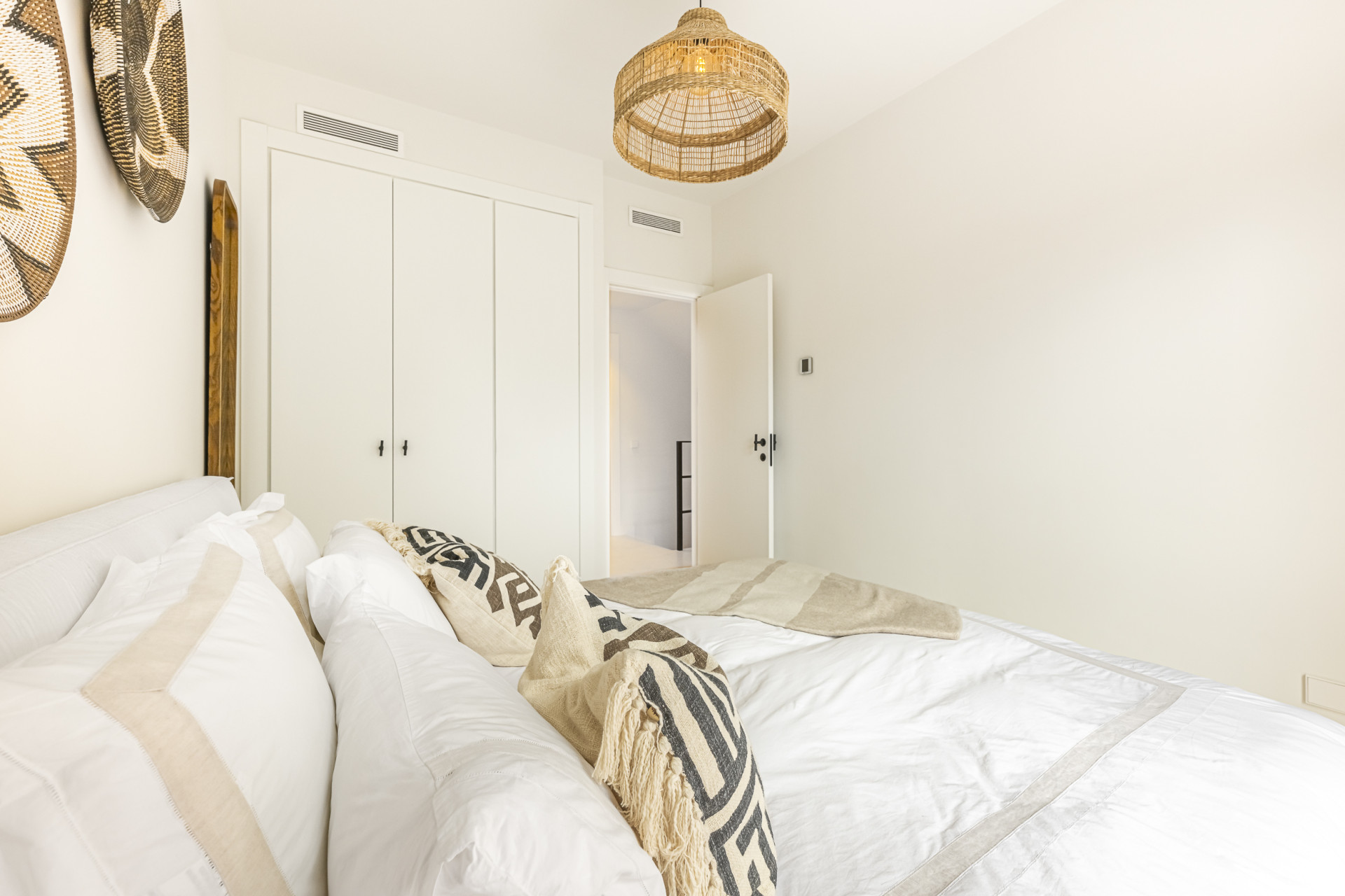 Elegant Fully Renovated Townhouse in Altos de Puente Romano, Marbella’s Prestigious Golden Mile