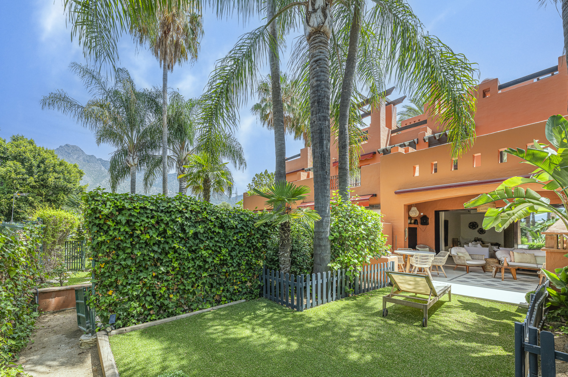 Elegant Fully Renovated Townhouse in Altos de Puente Romano, Marbella’s Prestigious Golden Mile