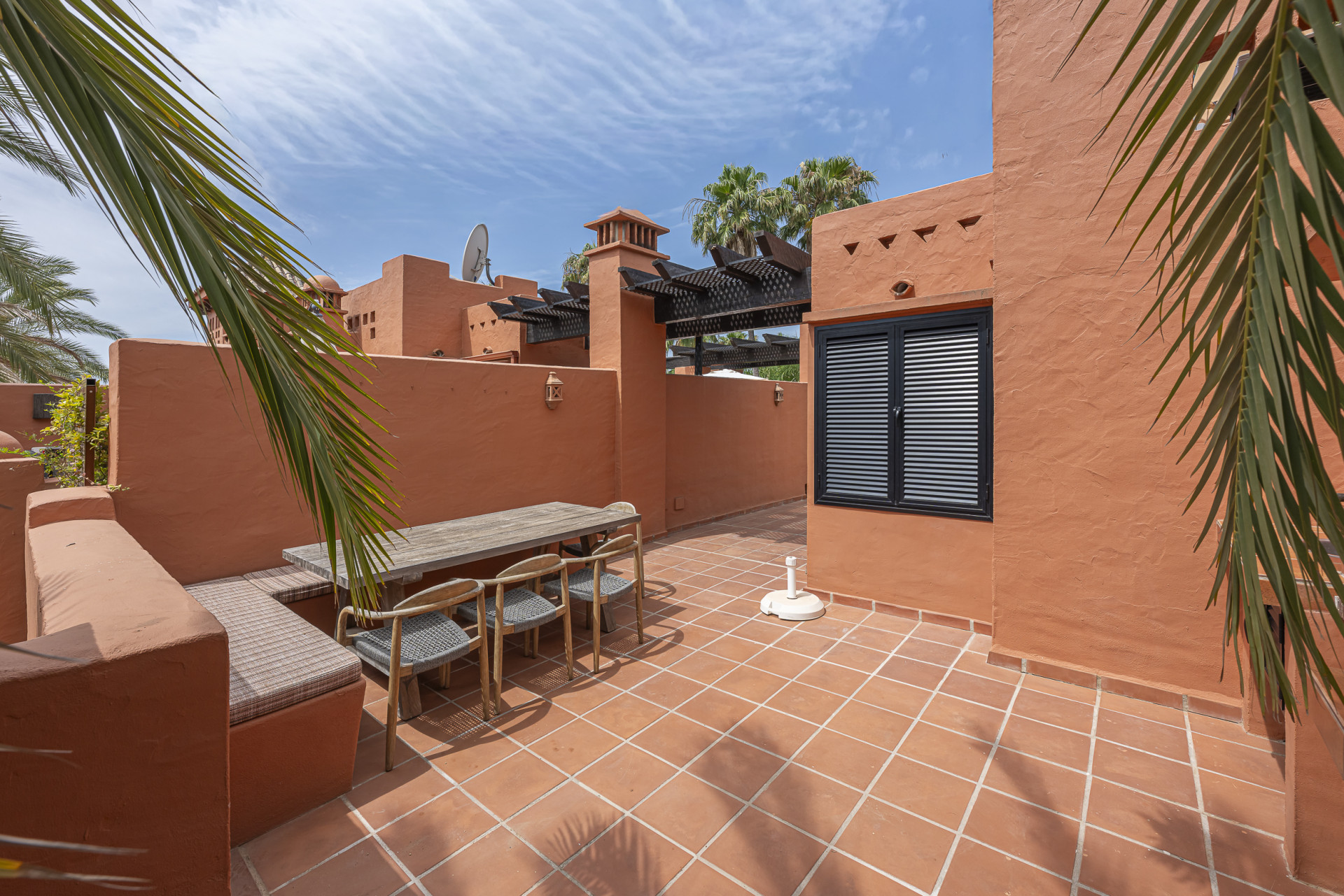 Elegant Fully Renovated Townhouse in Altos de Puente Romano, Marbella’s Prestigious Golden Mile
