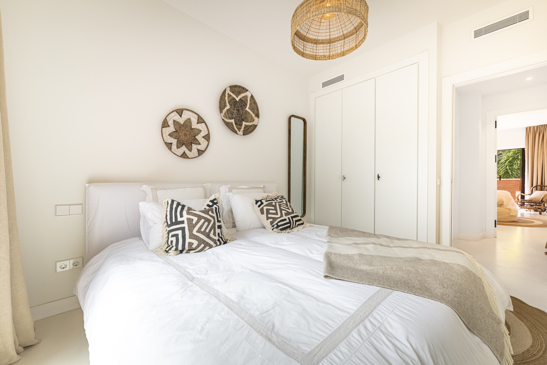 Elegant Fully Renovated Townhouse in Altos de Puente Romano, Marbella’s Prestigious Golden Mile