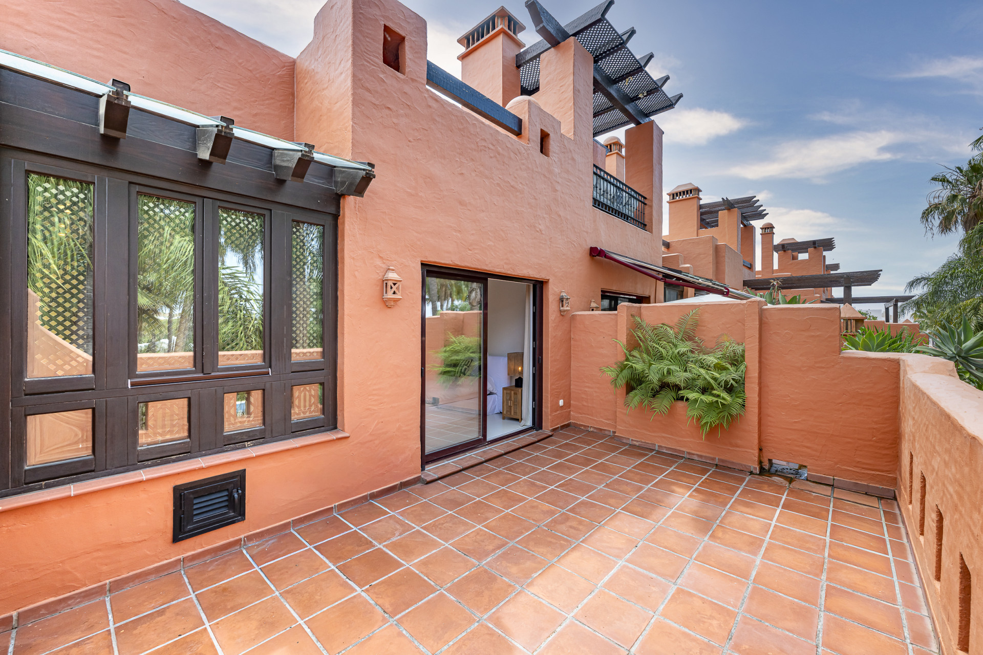 Elegant Fully Renovated Townhouse in Altos de Puente Romano, Marbella’s Prestigious Golden Mile