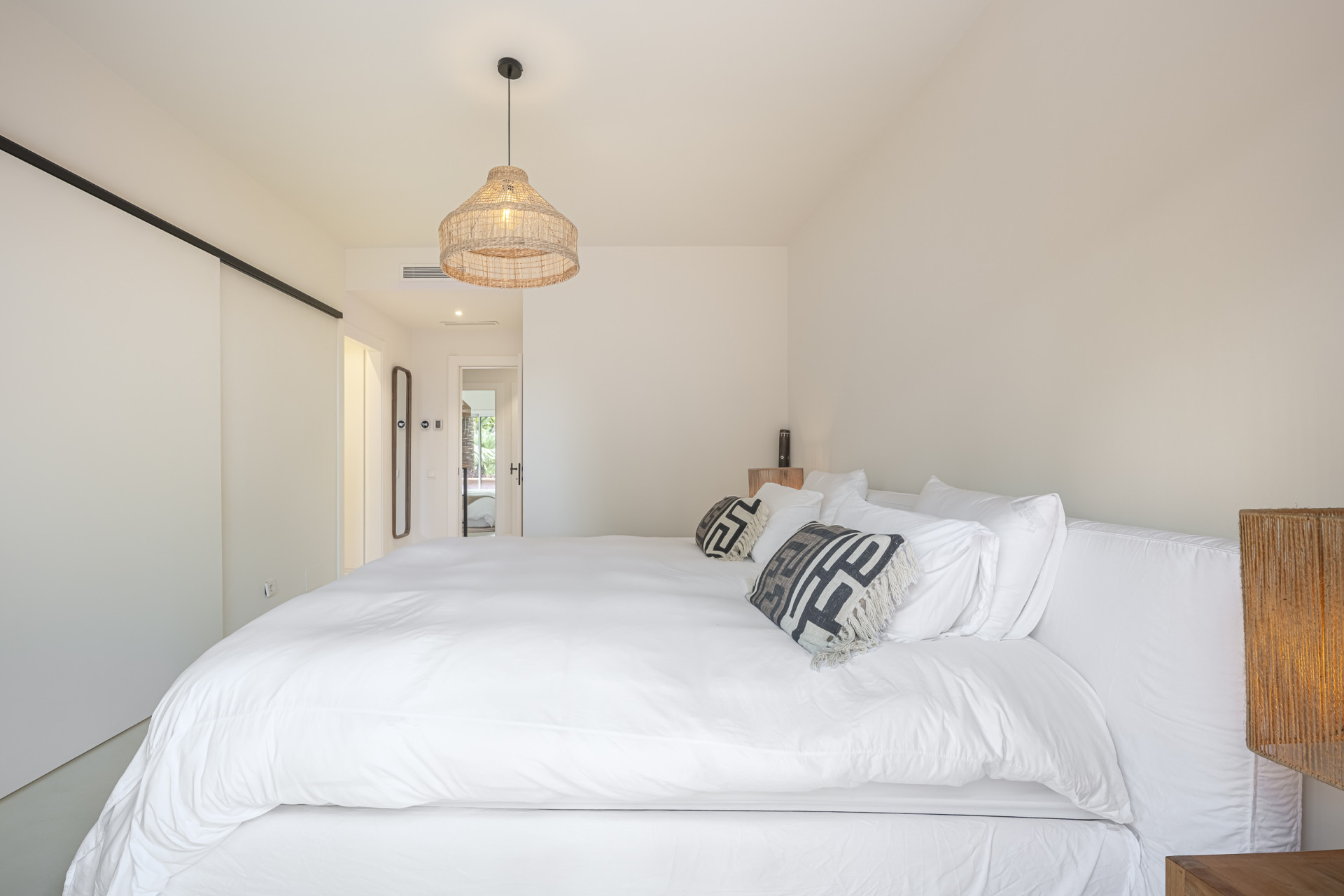Elegant Fully Renovated Townhouse in Altos de Puente Romano, Marbella’s Prestigious Golden Mile