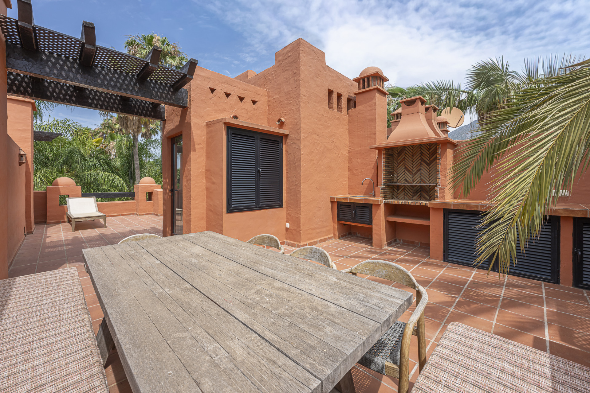Elegant Fully Renovated Townhouse in Altos de Puente Romano, Marbella’s Prestigious Golden Mile