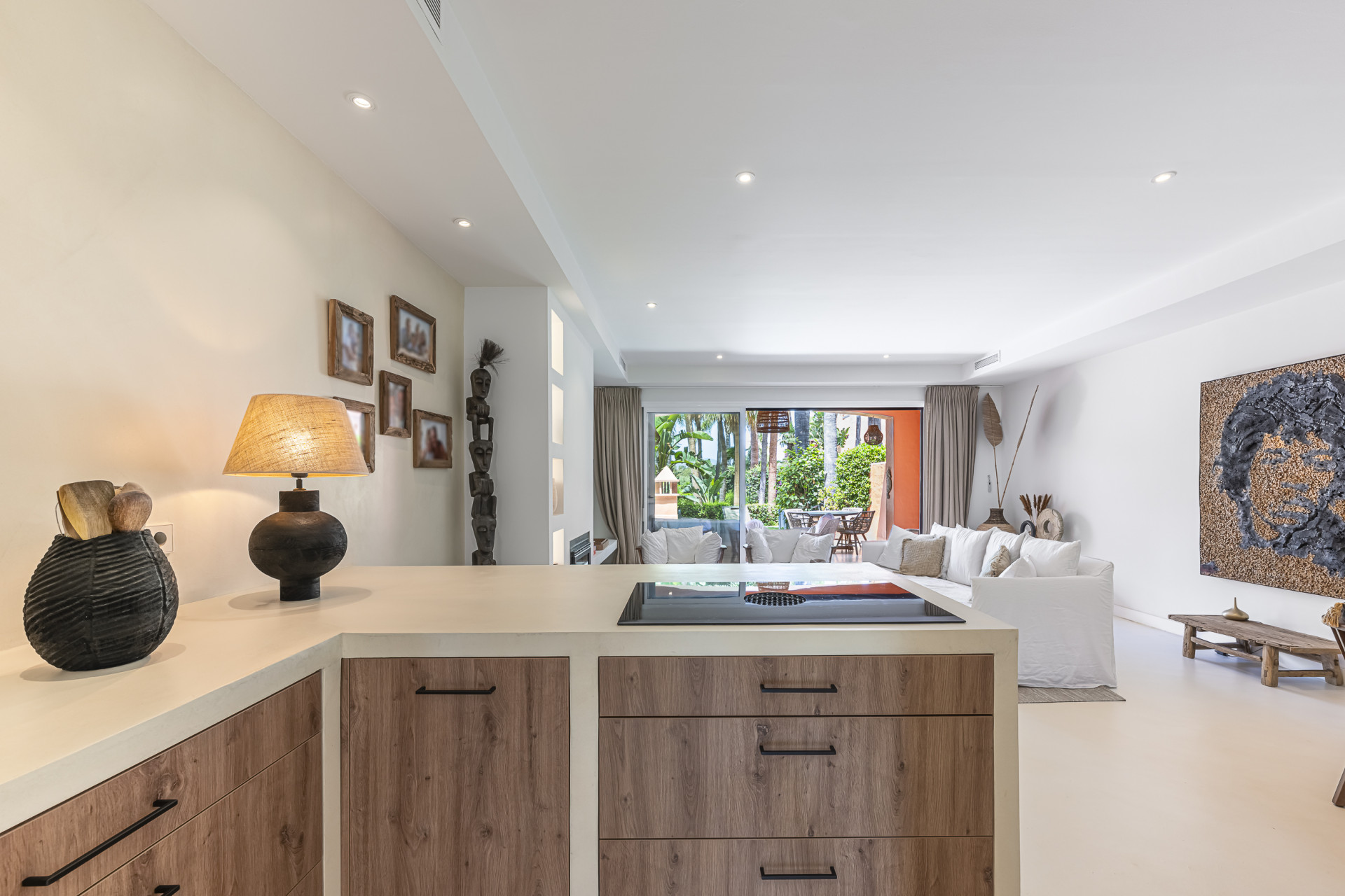 Elegant Fully Renovated Townhouse in Altos de Puente Romano, Marbella’s Prestigious Golden Mile
