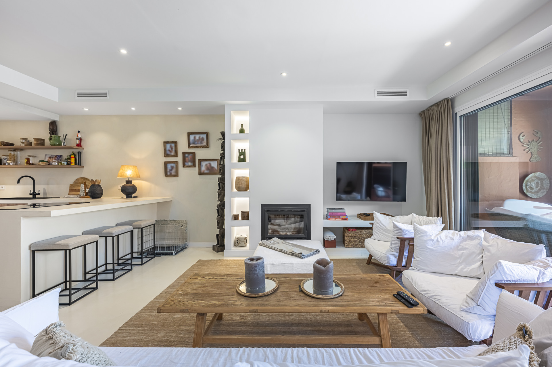Elegant Fully Renovated Townhouse in Altos de Puente Romano, Marbella’s Prestigious Golden Mile