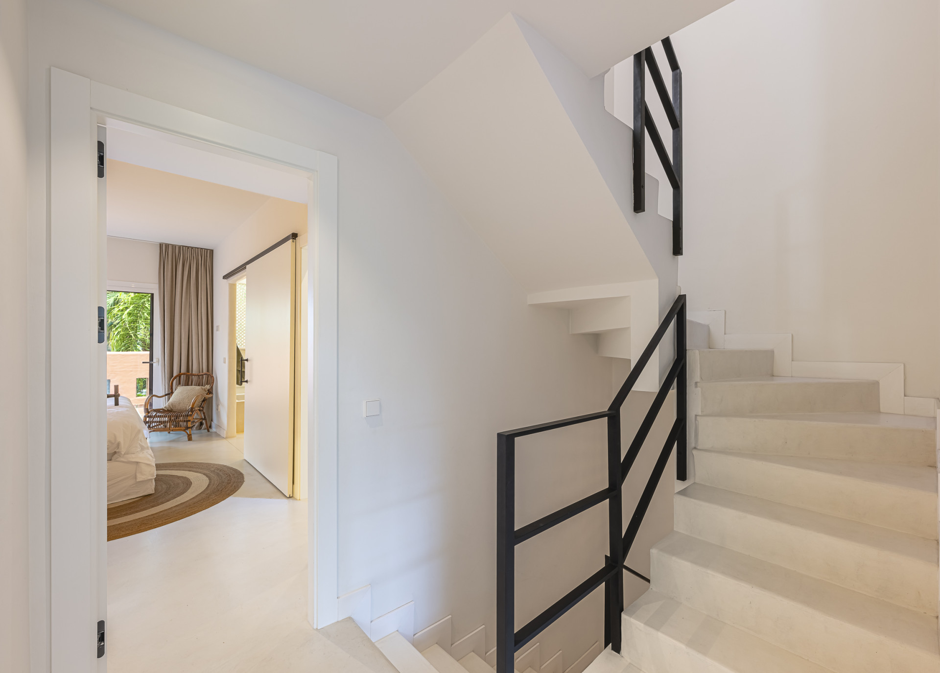 Elegant Fully Renovated Townhouse in Altos de Puente Romano, Marbella’s Prestigious Golden Mile