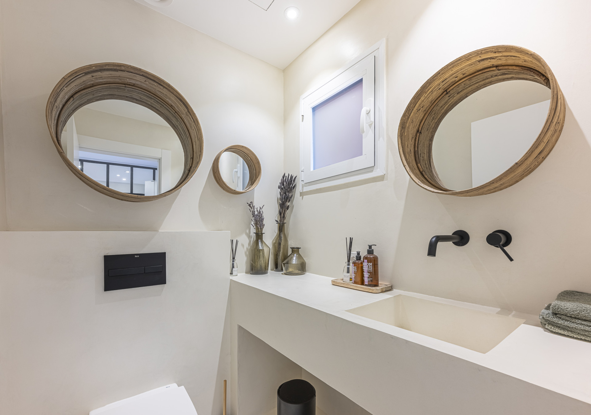 Elegant Fully Renovated Townhouse in Altos de Puente Romano, Marbella’s Prestigious Golden Mile