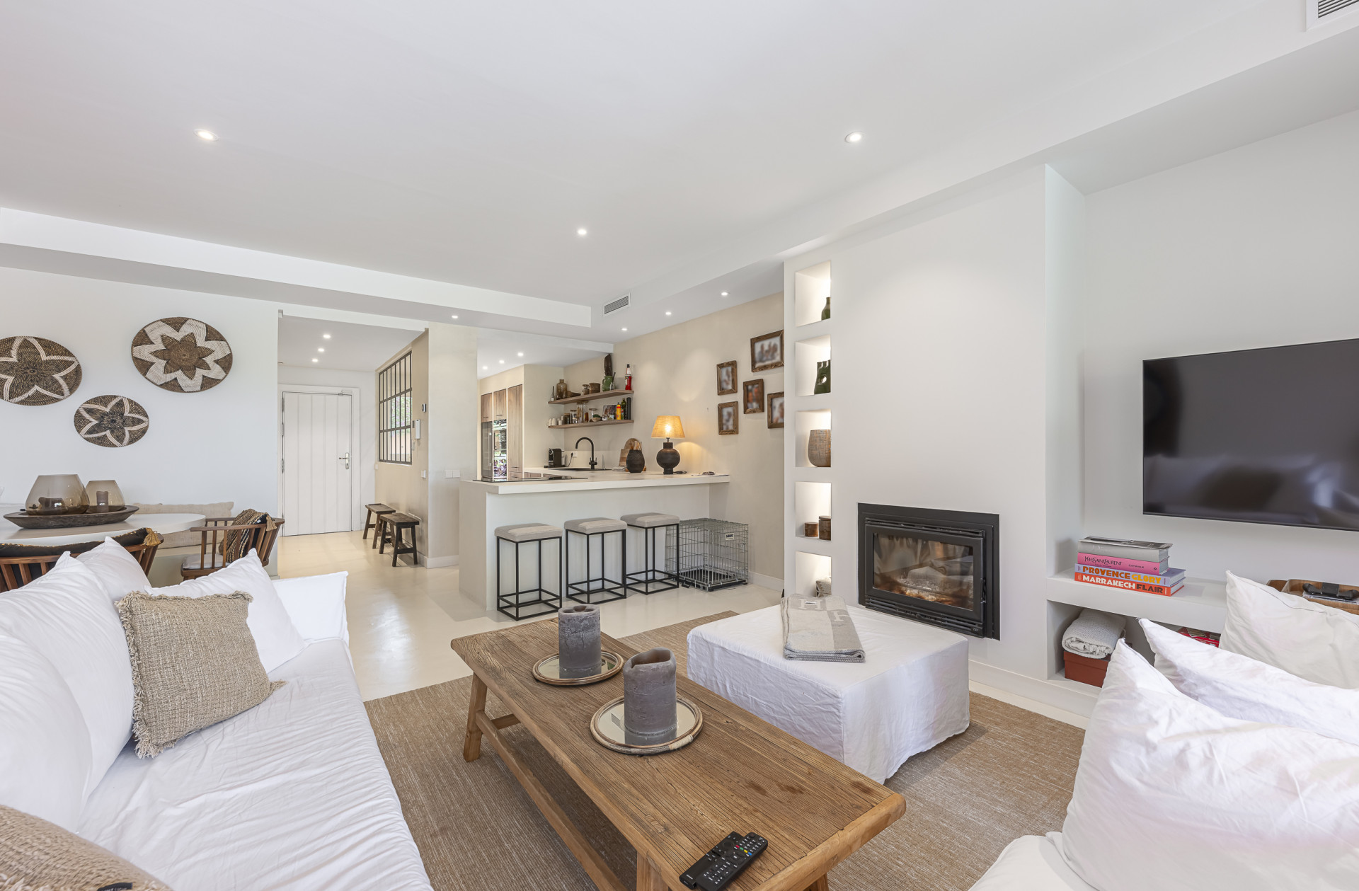 Elegant Fully Renovated Townhouse in Altos de Puente Romano, Marbella’s Prestigious Golden Mile