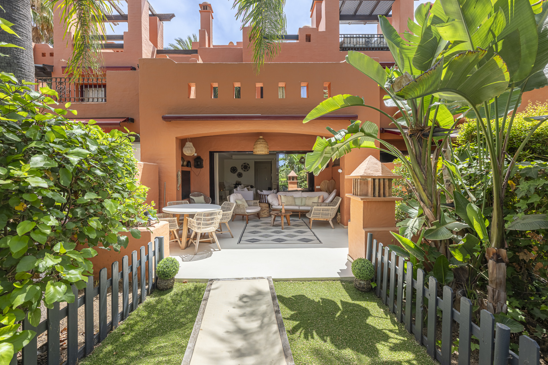 Elegant Fully Renovated Townhouse in Altos de Puente Romano, Marbella’s Prestigious Golden Mile