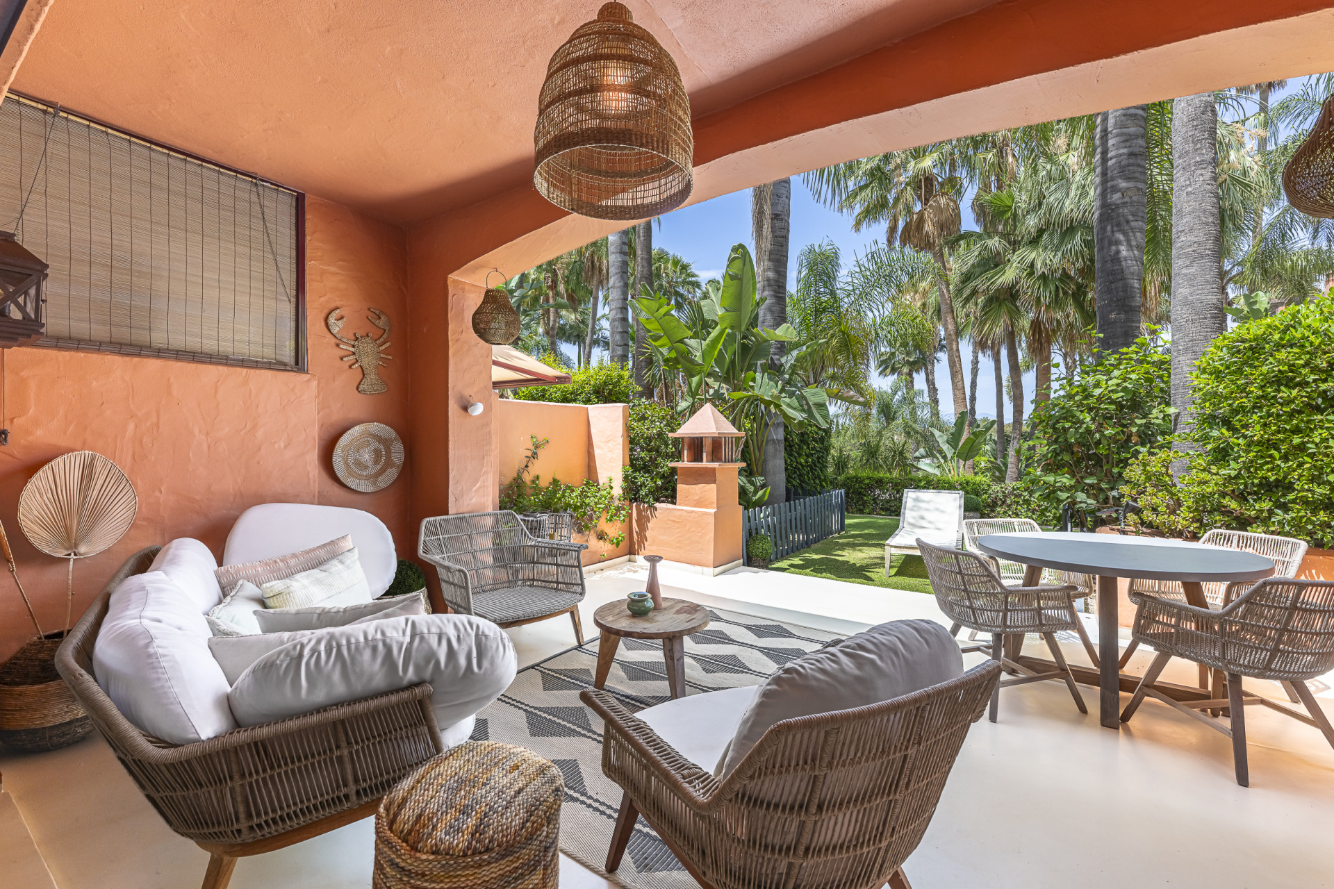 Elegant Fully Renovated Townhouse in Altos de Puente Romano, Marbella’s Prestigious Golden Mile
