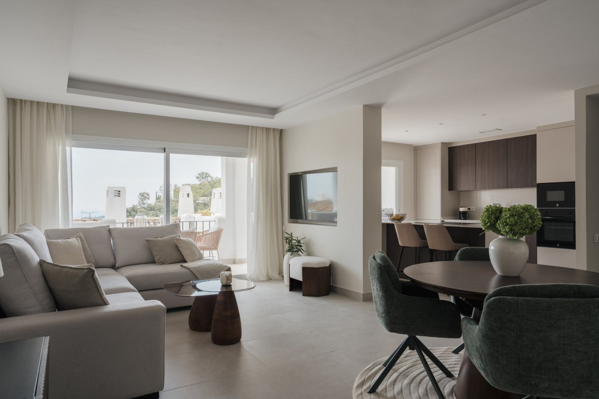 Fully renovated apartment with panoramic sea views in Los Almendros