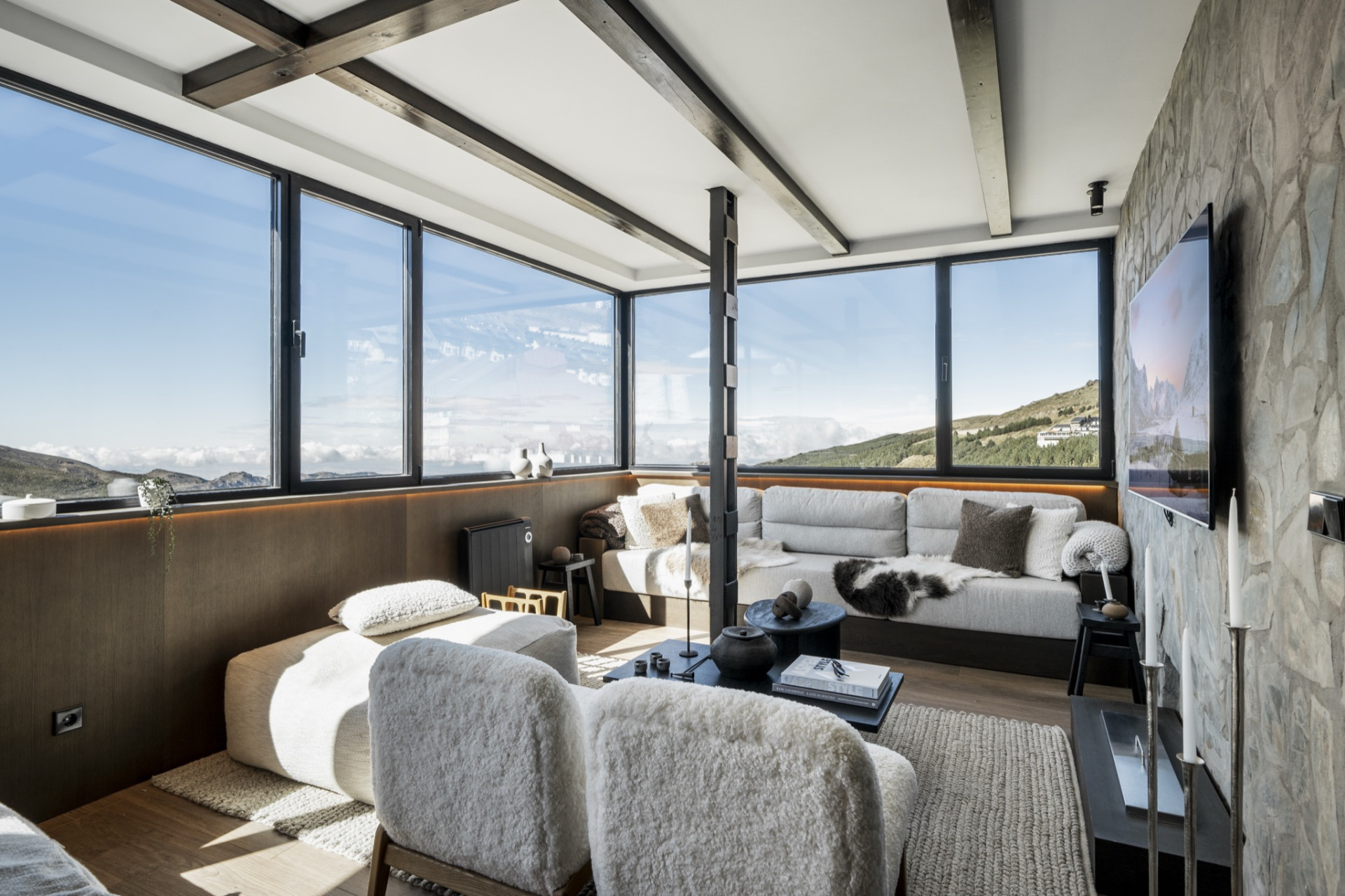 Top floor mountain retreat with panoramic Sierra Nevada views