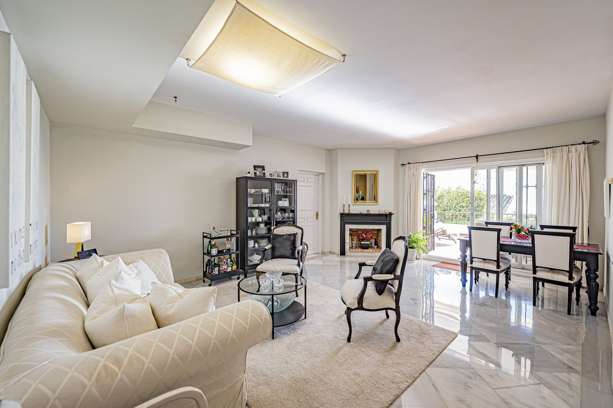 Elegant Sea View Retreat