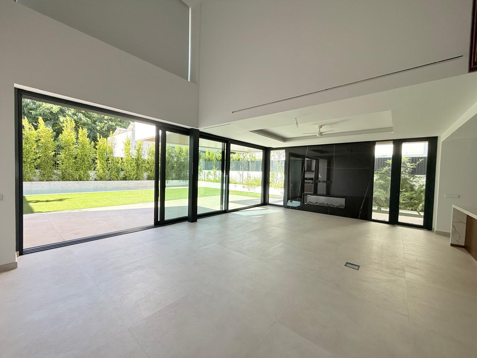 Luxury Villa in Puerto Banús at Mistral Beach with Five Bedrooms