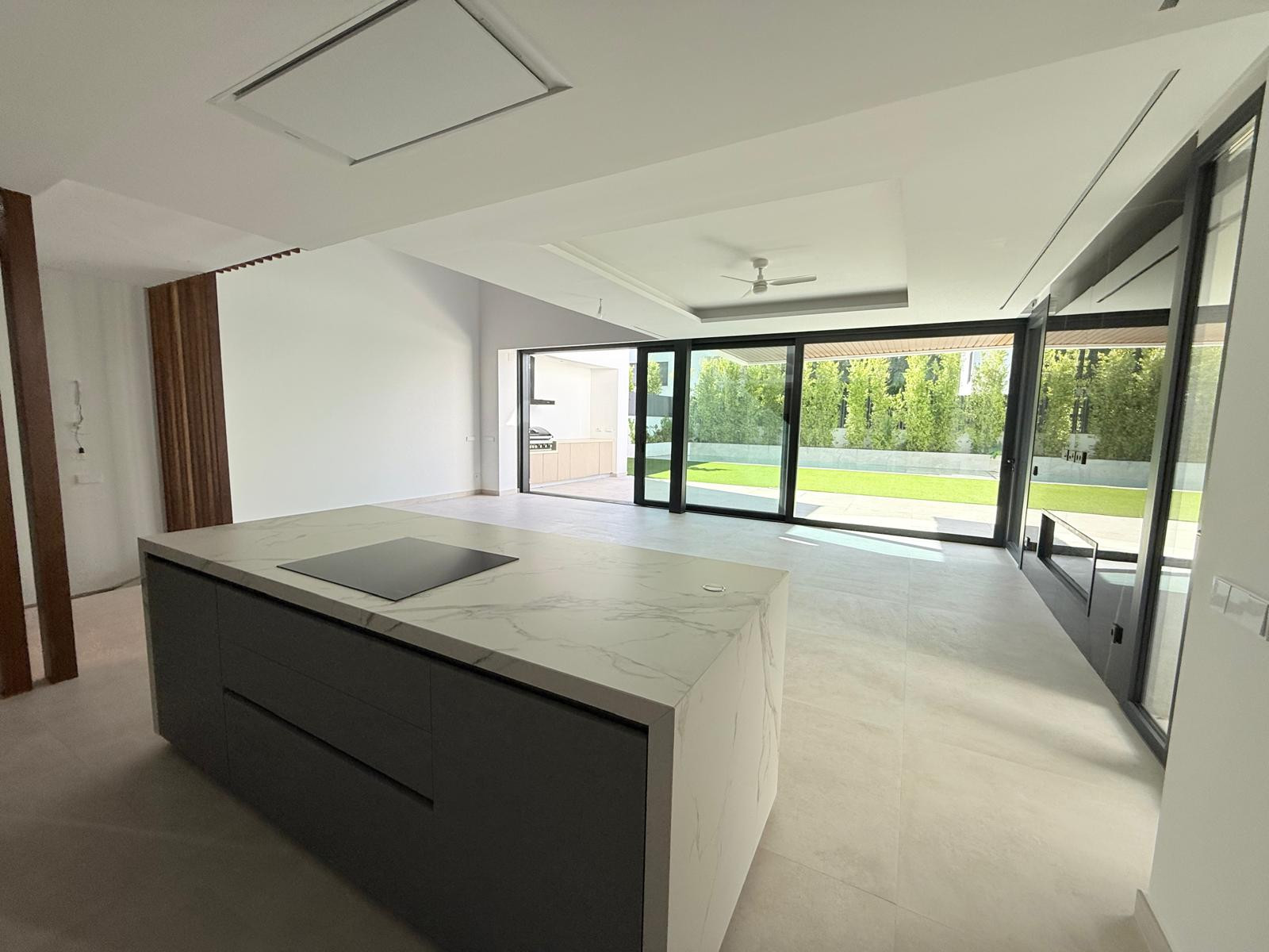 Luxury Villa in Puerto Banús at Mistral Beach with Five Bedrooms