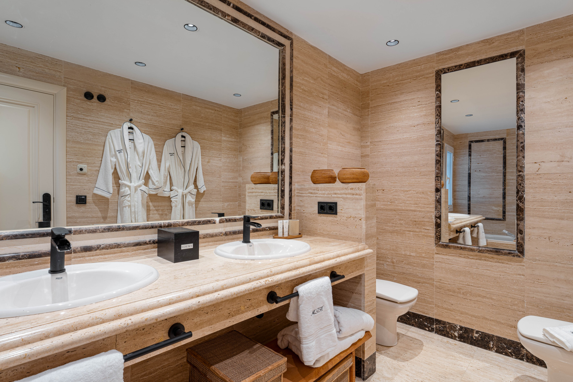 A beautiful, newly refurbished three-bedroom flat in Sierra Blanca