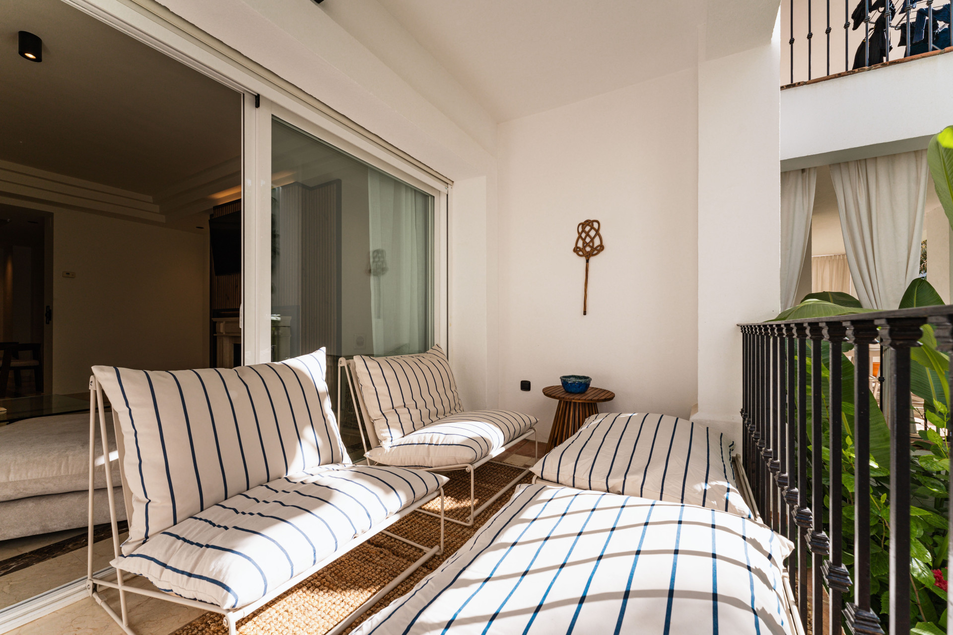 A beautiful, newly refurbished three-bedroom flat in Sierra Blanca