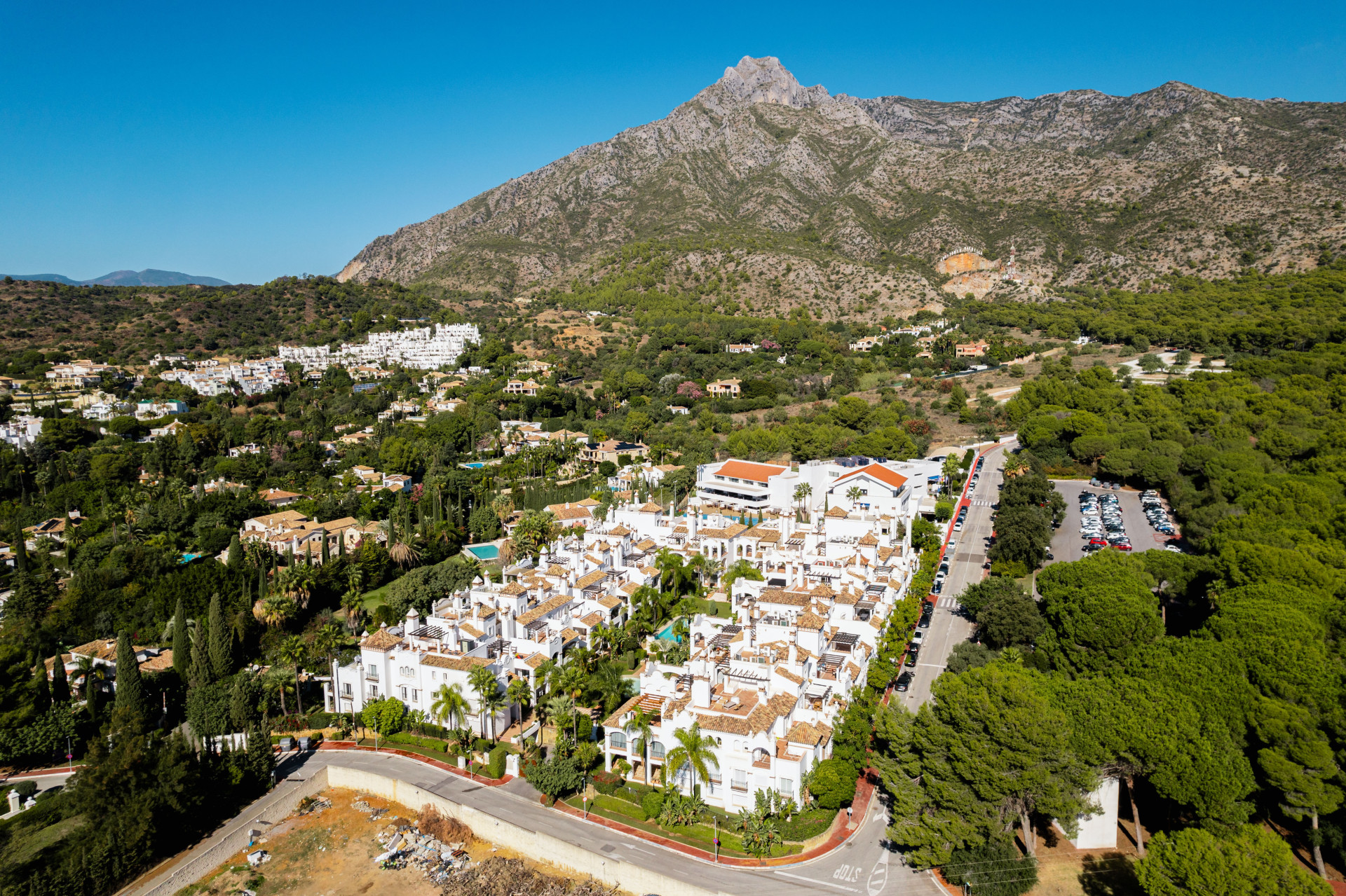 A beautiful, newly refurbished three-bedroom flat in Sierra Blanca