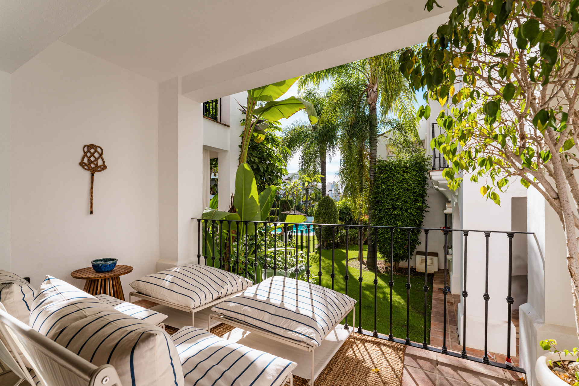 A beautiful, newly refurbished three-bedroom flat in Sierra Blanca