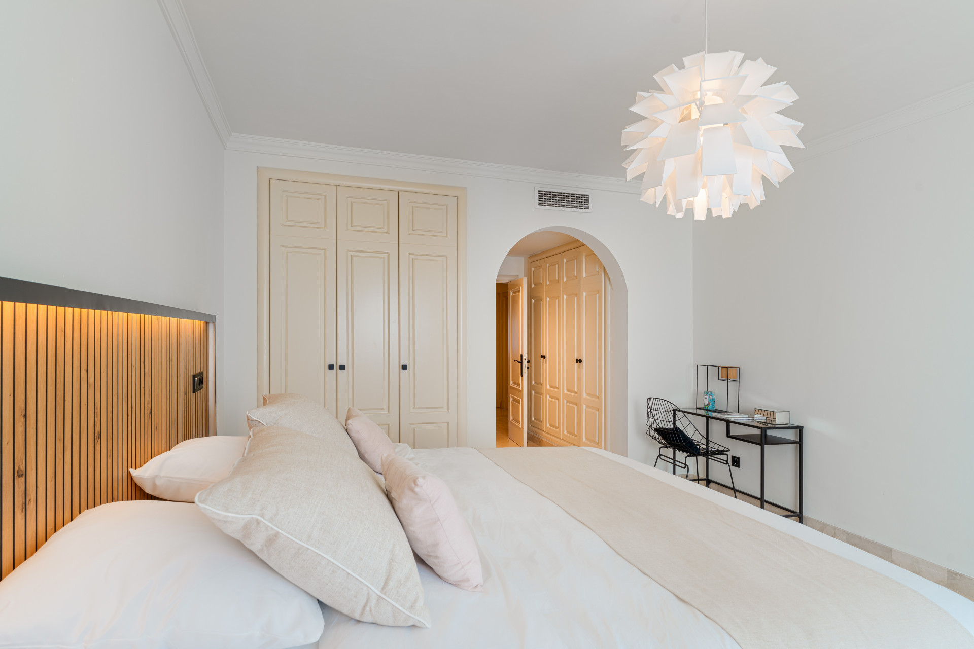 A beautiful, newly refurbished three-bedroom flat in Sierra Blanca
