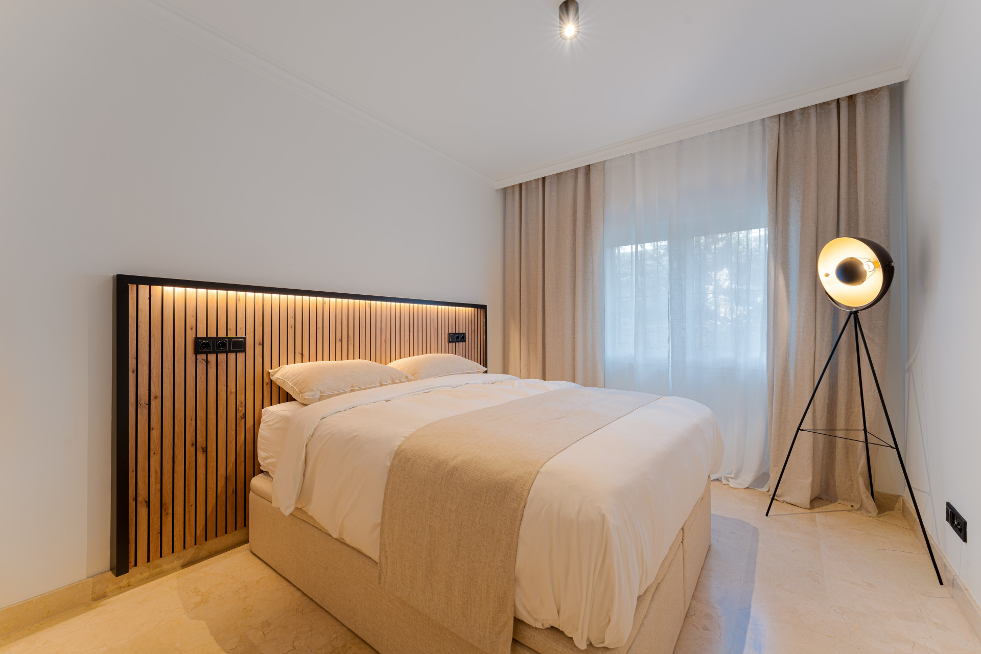A beautiful, newly refurbished three-bedroom flat in Sierra Blanca