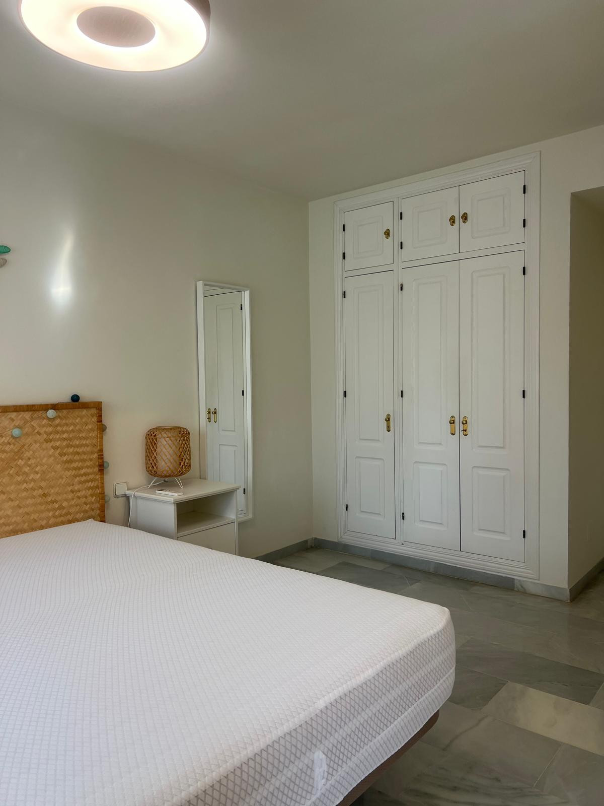 One-Bedroom Apartment with Parking for Rent, Close to the Beach and City Centre