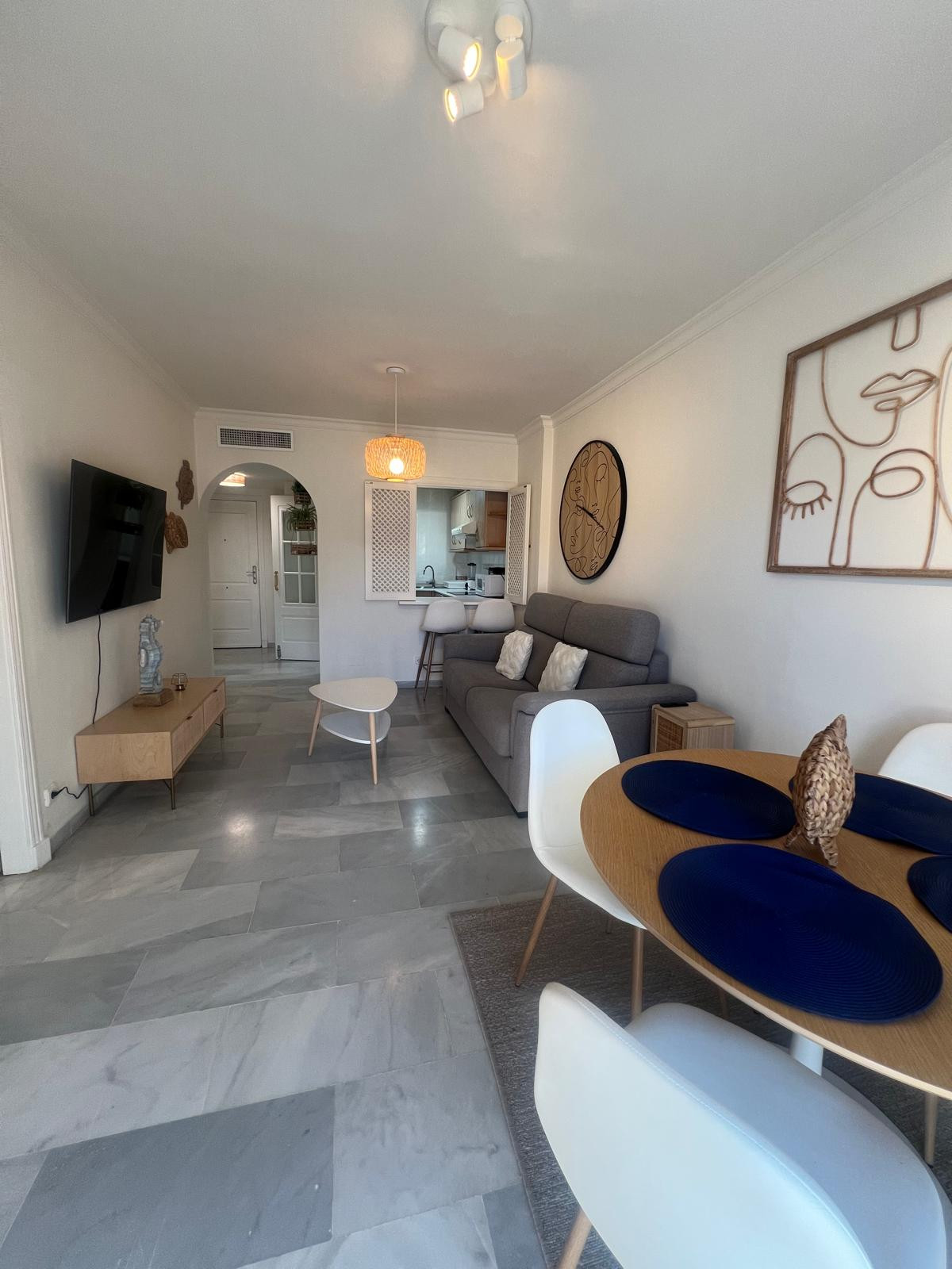 One-Bedroom Apartment with Parking for Rent, Close to the Beach and City Centre