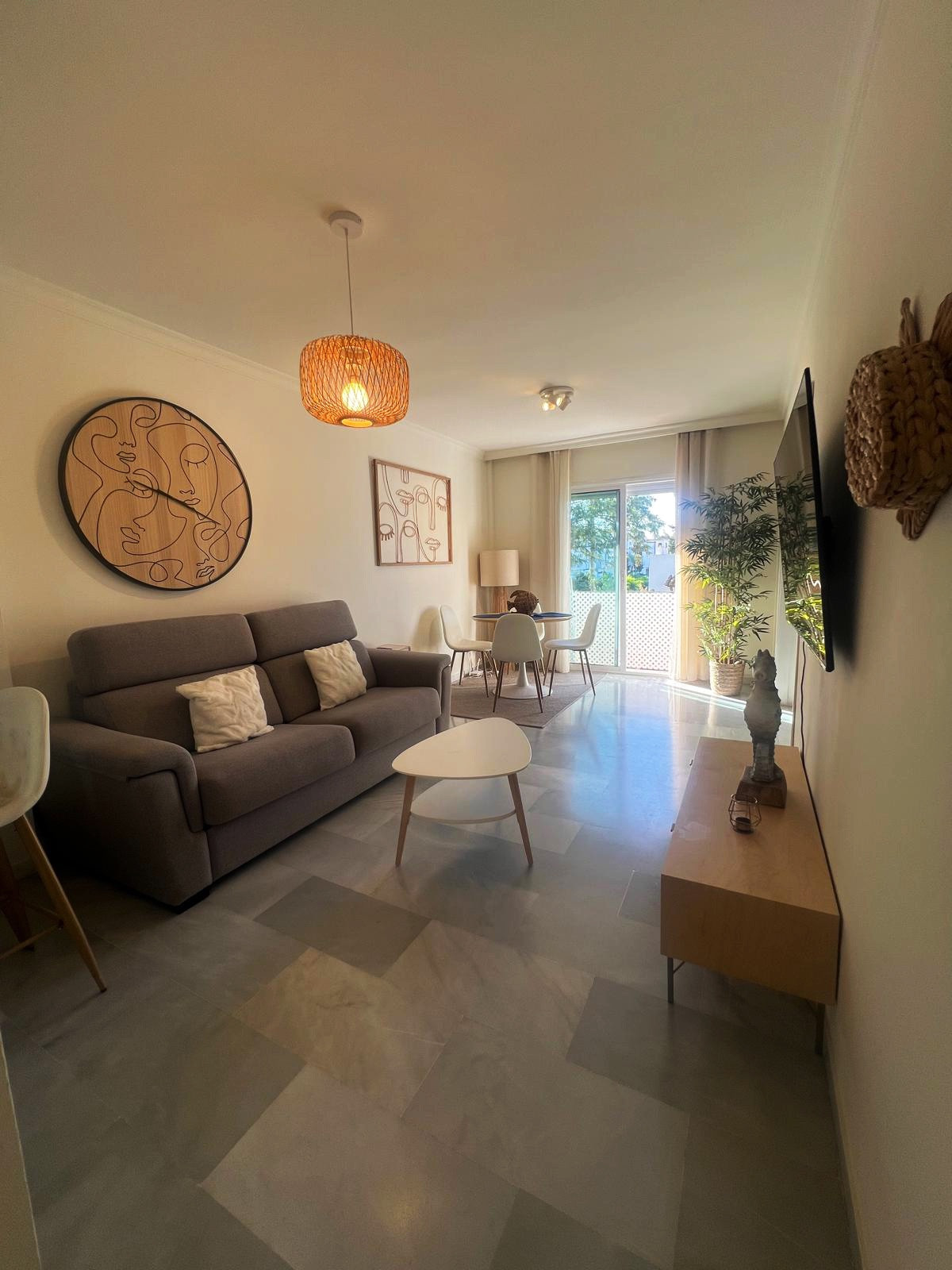 One-Bedroom Apartment with Parking for Rent, Close to the Beach and City Centre