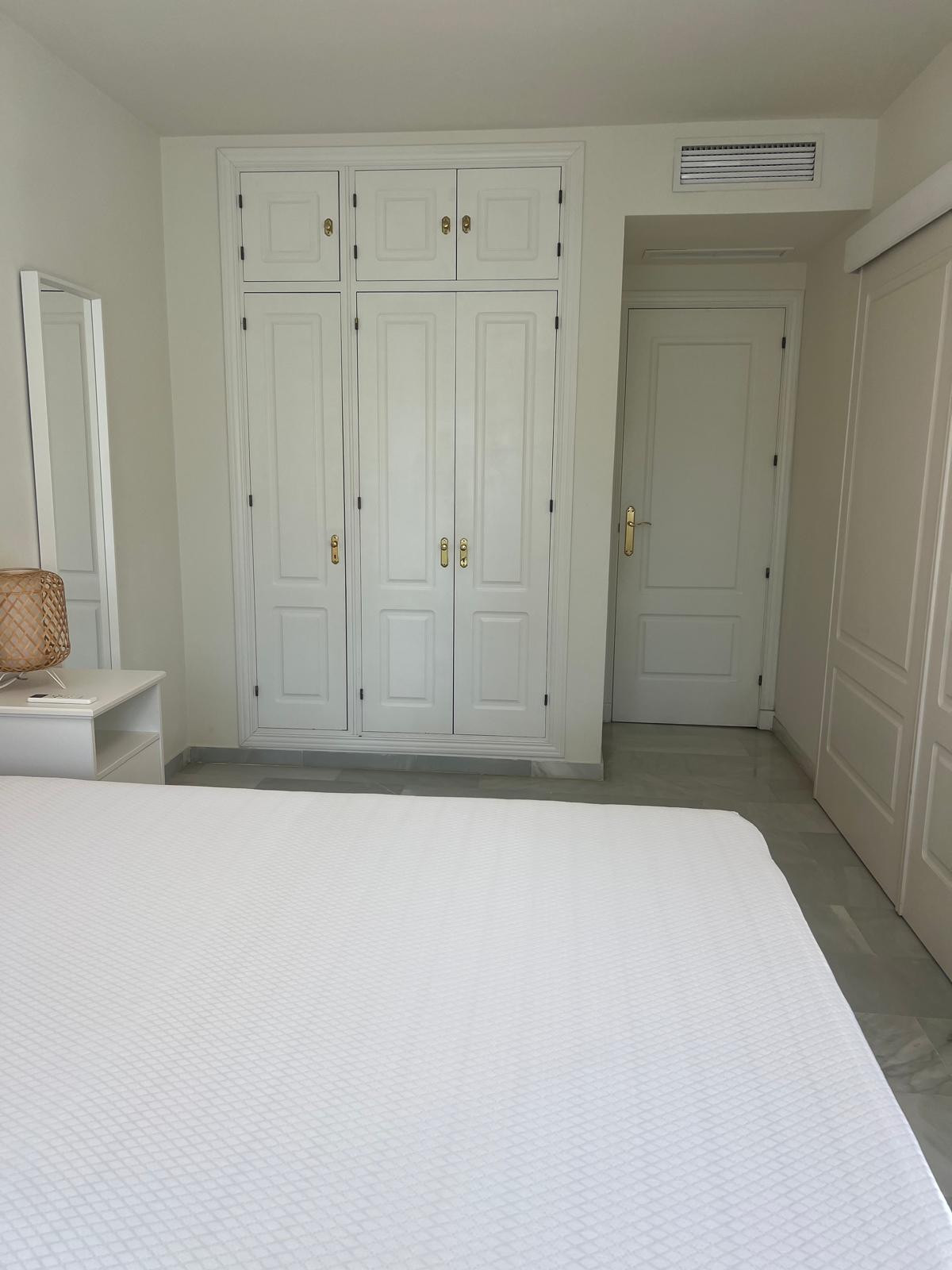 One-Bedroom Apartment with Parking for Rent, Close to the Beach and City Centre