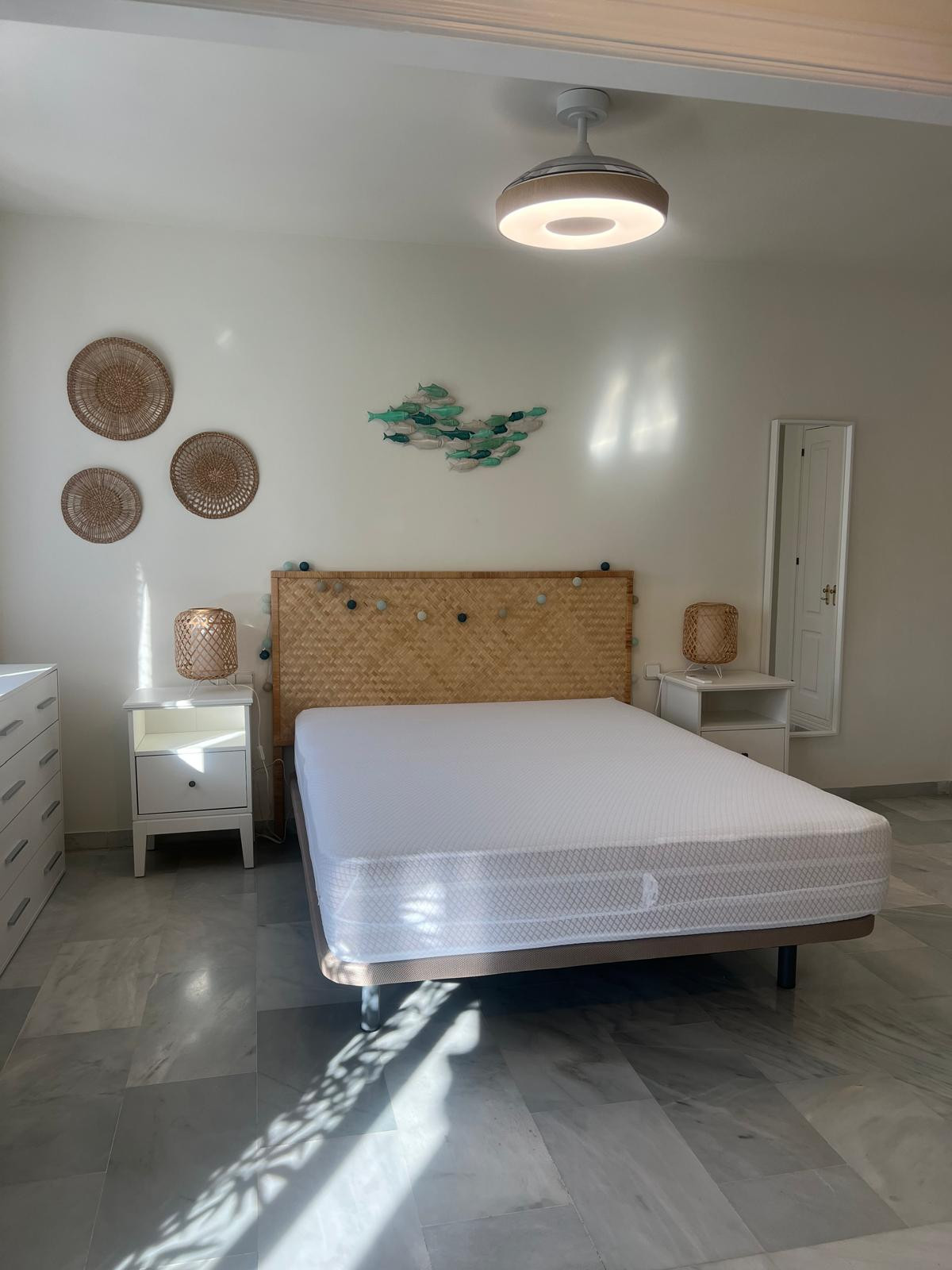 One-Bedroom Apartment with Parking for Rent, Close to the Beach and City Centre