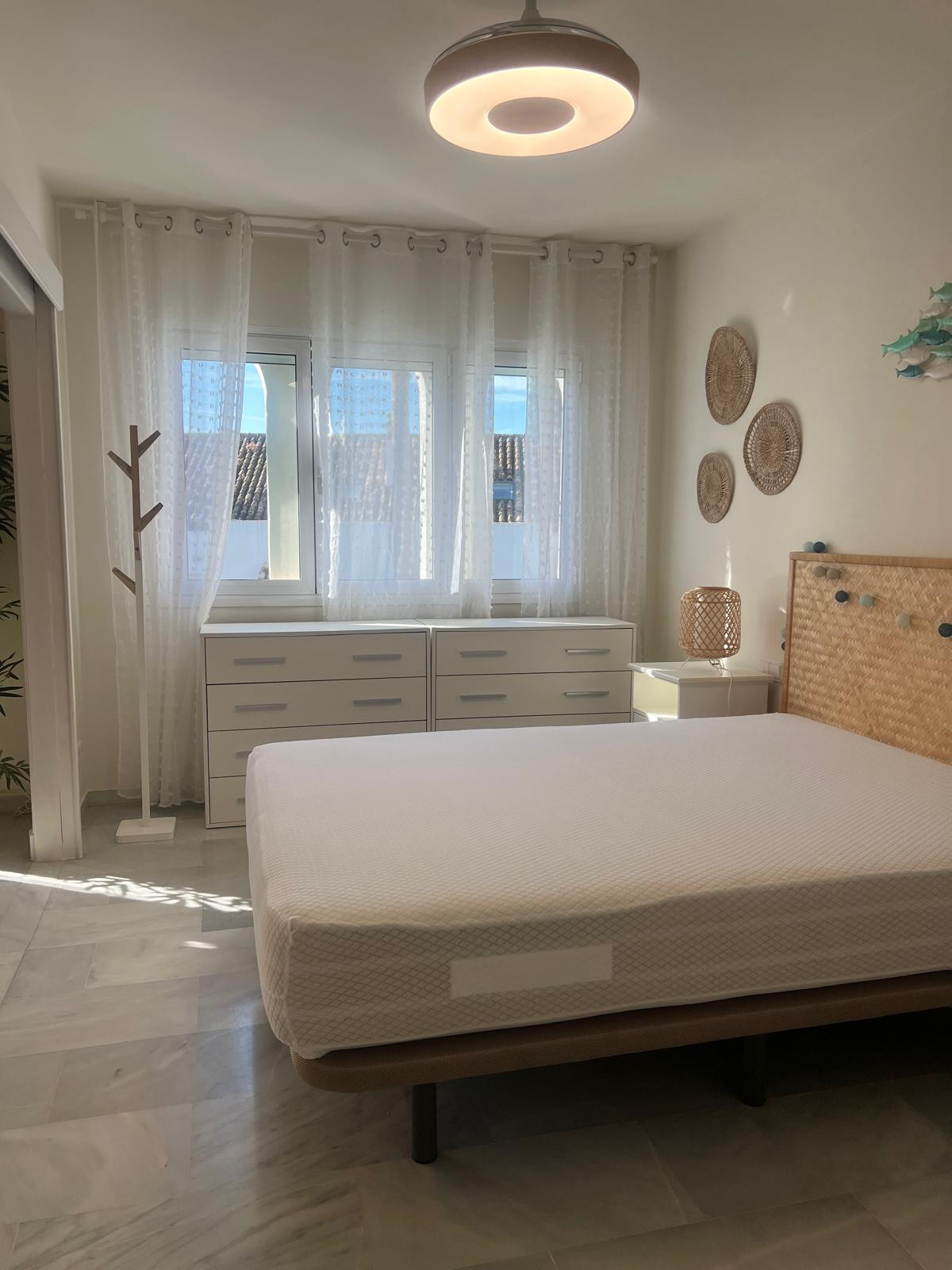 One-Bedroom Apartment with Parking for Rent, Close to the Beach and City Centre