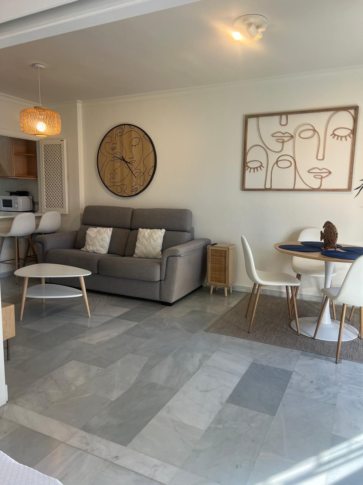 One-Bedroom Apartment with Parking for Rent, Close to the Beach and City Centre