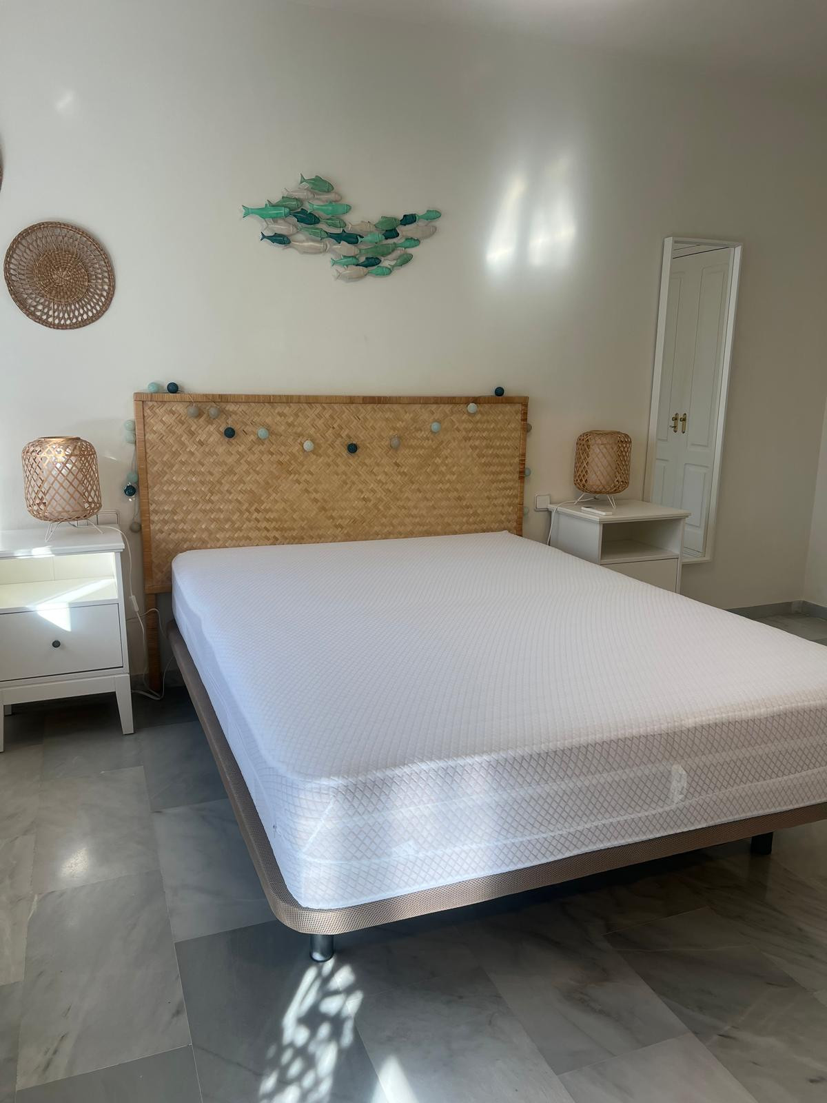 One-Bedroom Apartment with Parking for Rent, Close to the Beach and City Centre