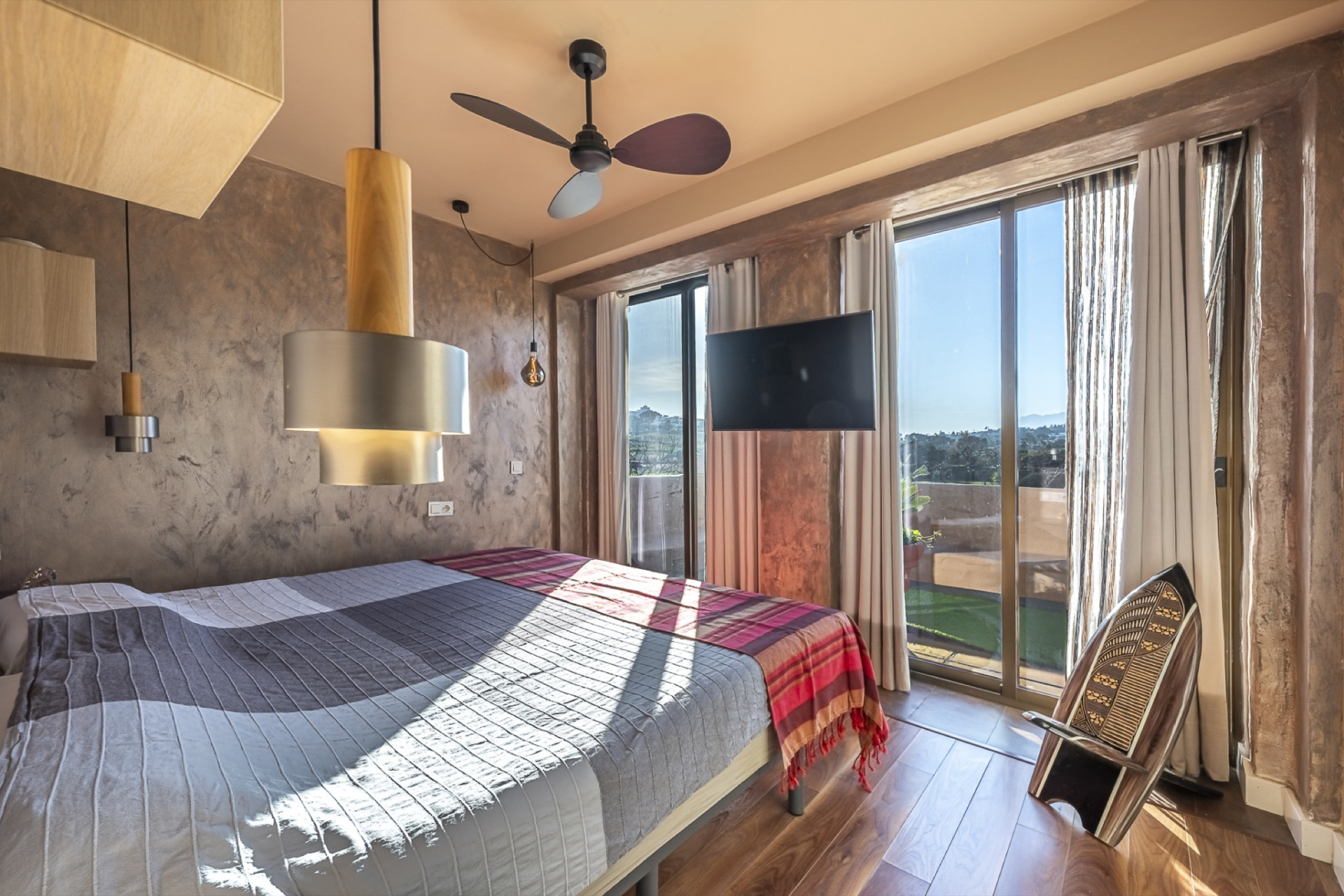 Elegant Duplex Penthouse with Expansive Terraces and Panoramic Views in Estepona