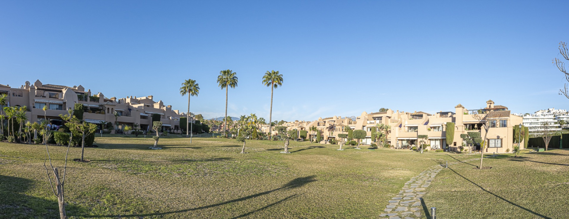 Elegant Duplex Penthouse with Expansive Terraces and Panoramic Views in Estepona
