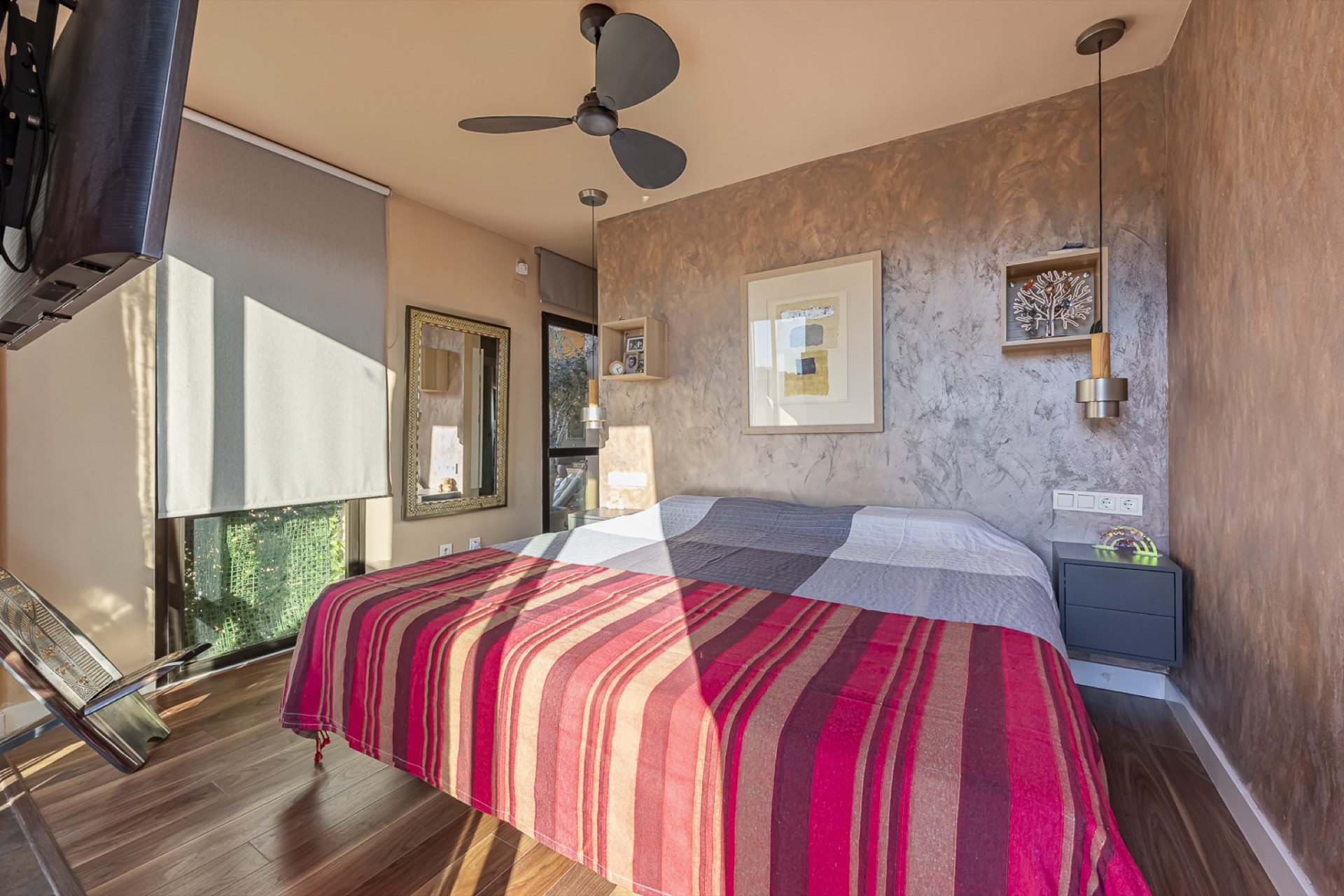 Elegant Duplex Penthouse with Expansive Terraces and Panoramic Views in Estepona