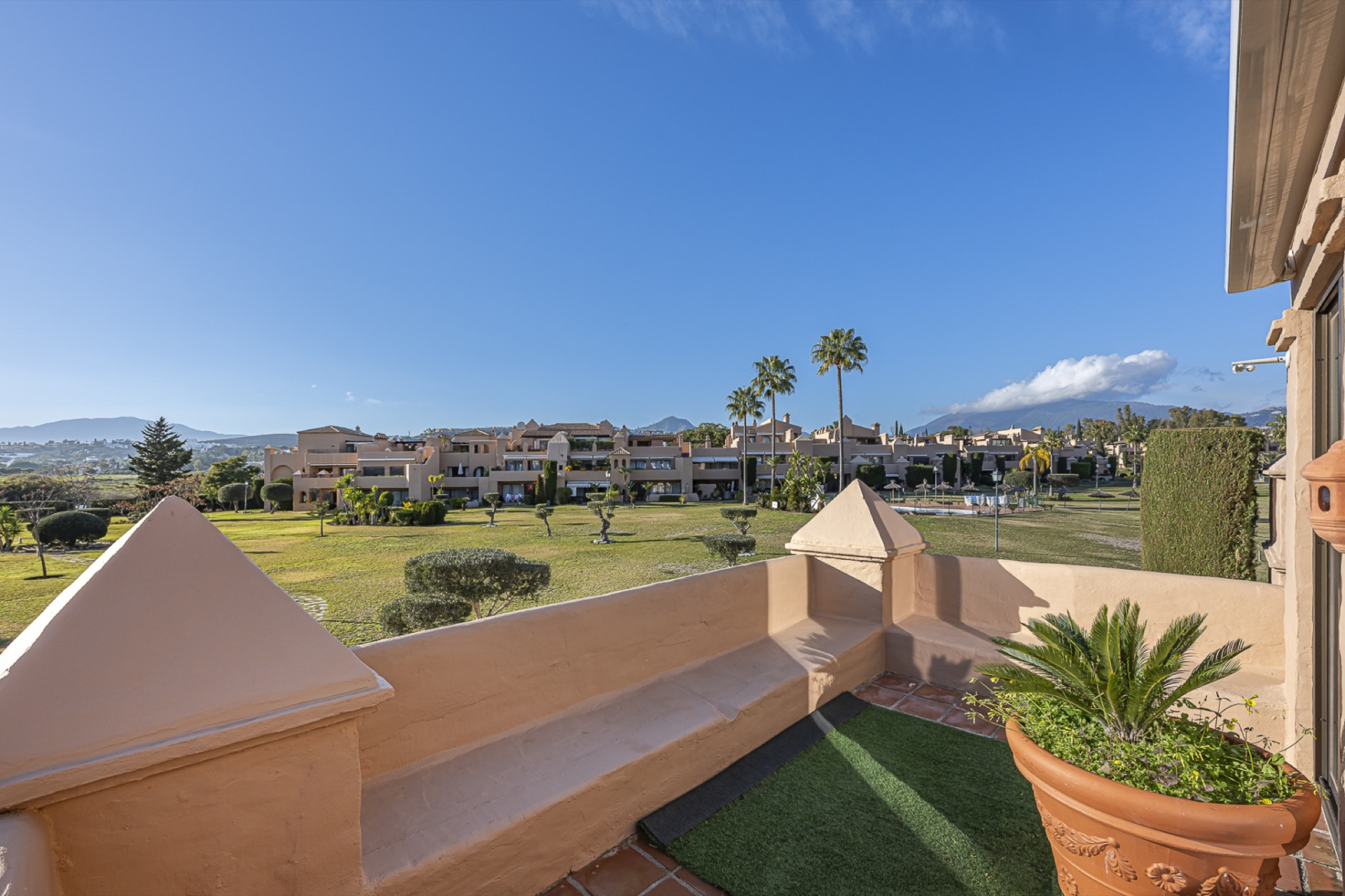 Elegant Duplex Penthouse with Expansive Terraces and Panoramic Views in Estepona