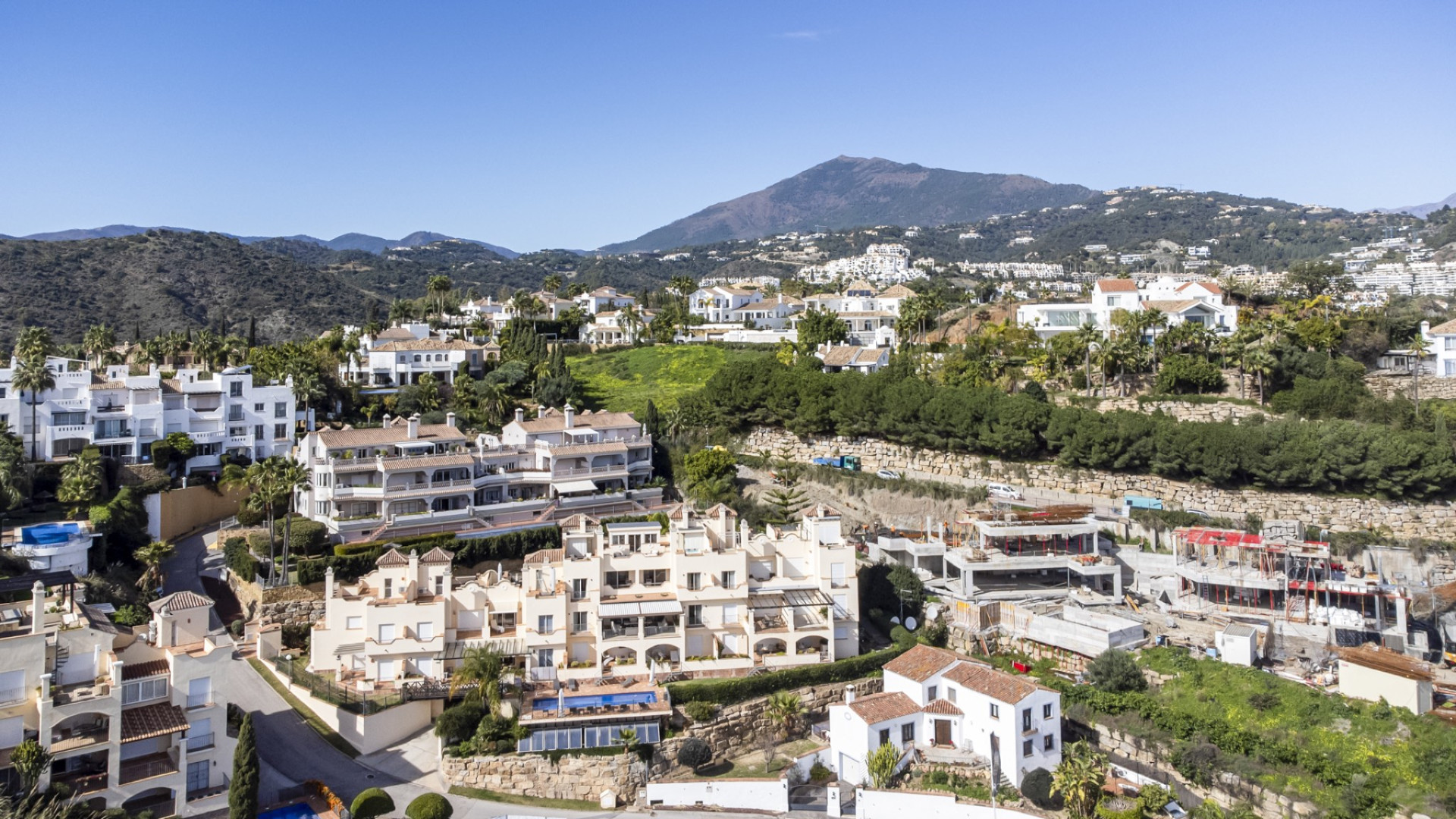 ### Luxury 4-Bedroom Duplex Penthouse in Los Almendros, Benahavís