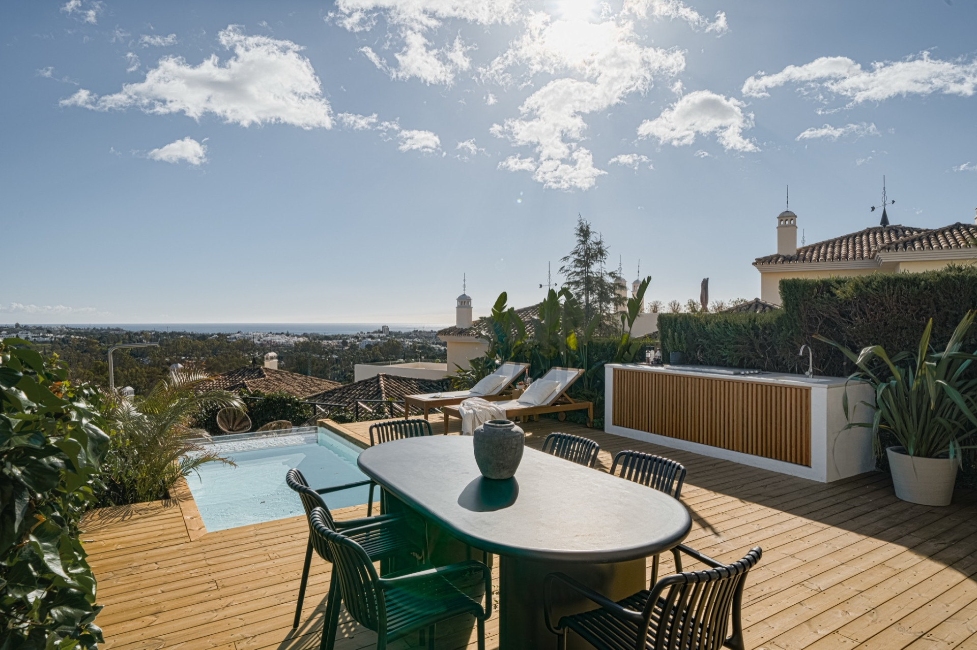 Renovated apartment with private pool and panoramic sea views in La Cerquilla