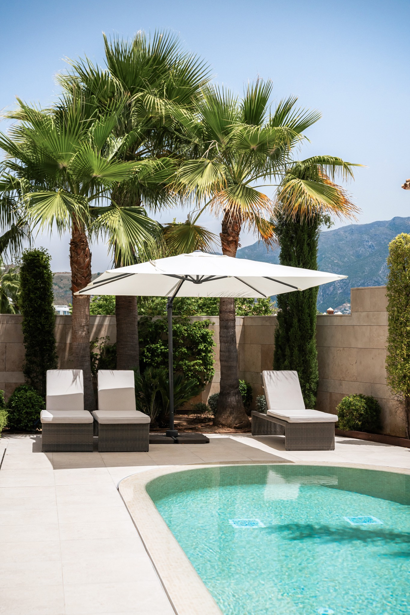 Villa scale apartment with sea views and private terrace in boutique La Quinta development