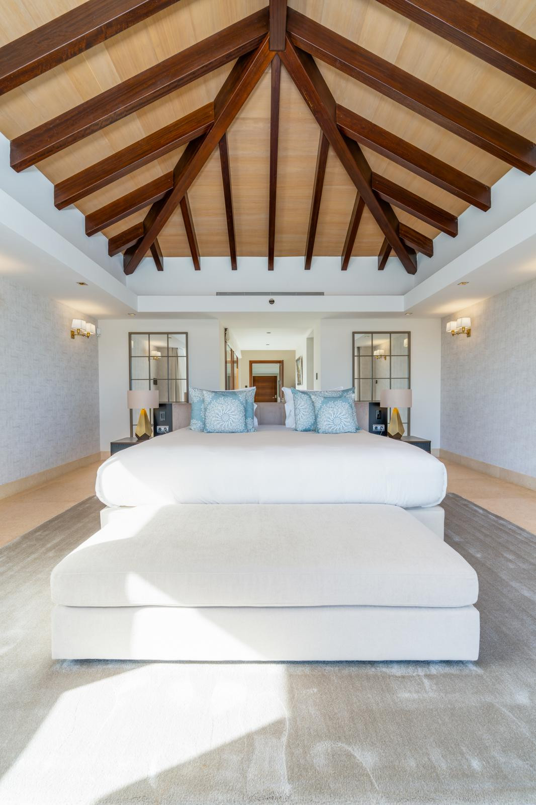Stunning Villa Privée on Marbella’s Golden Mile with Panoramic Views