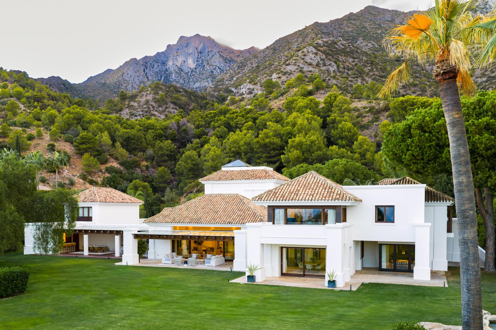 Stunning Villa Privée on Marbella’s Golden Mile with Panoramic Views