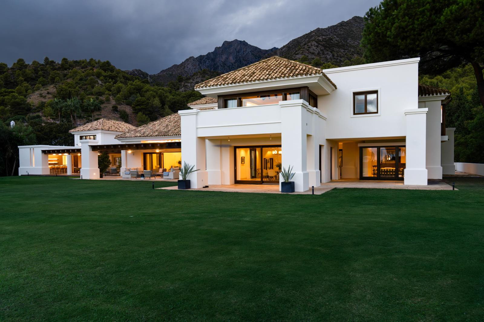 Stunning Villa Privée on Marbella’s Golden Mile with Panoramic Views