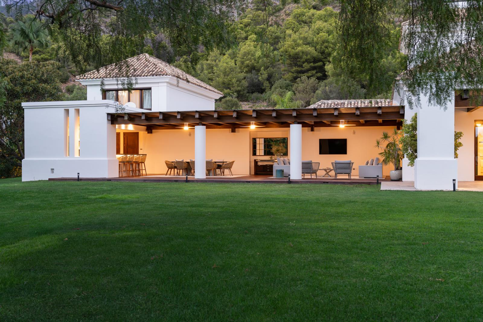 Stunning Villa Privée on Marbella’s Golden Mile with Panoramic Views