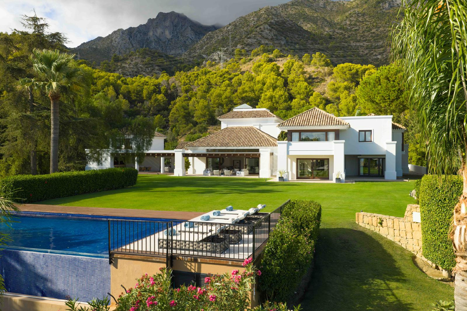 Stunning Villa Privée on Marbella’s Golden Mile with Panoramic Views