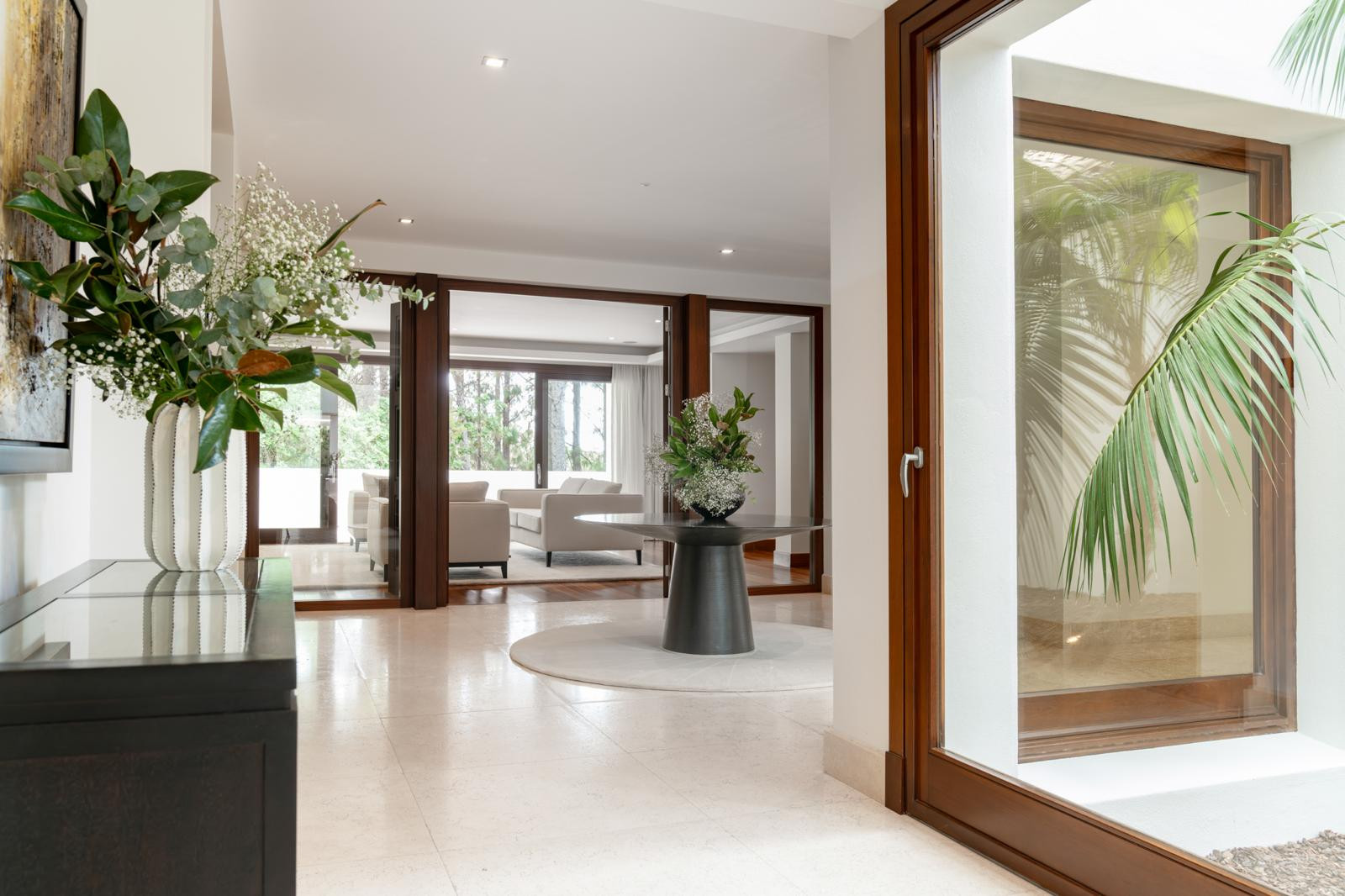 Stunning Villa Privée on Marbella’s Golden Mile with Panoramic Views