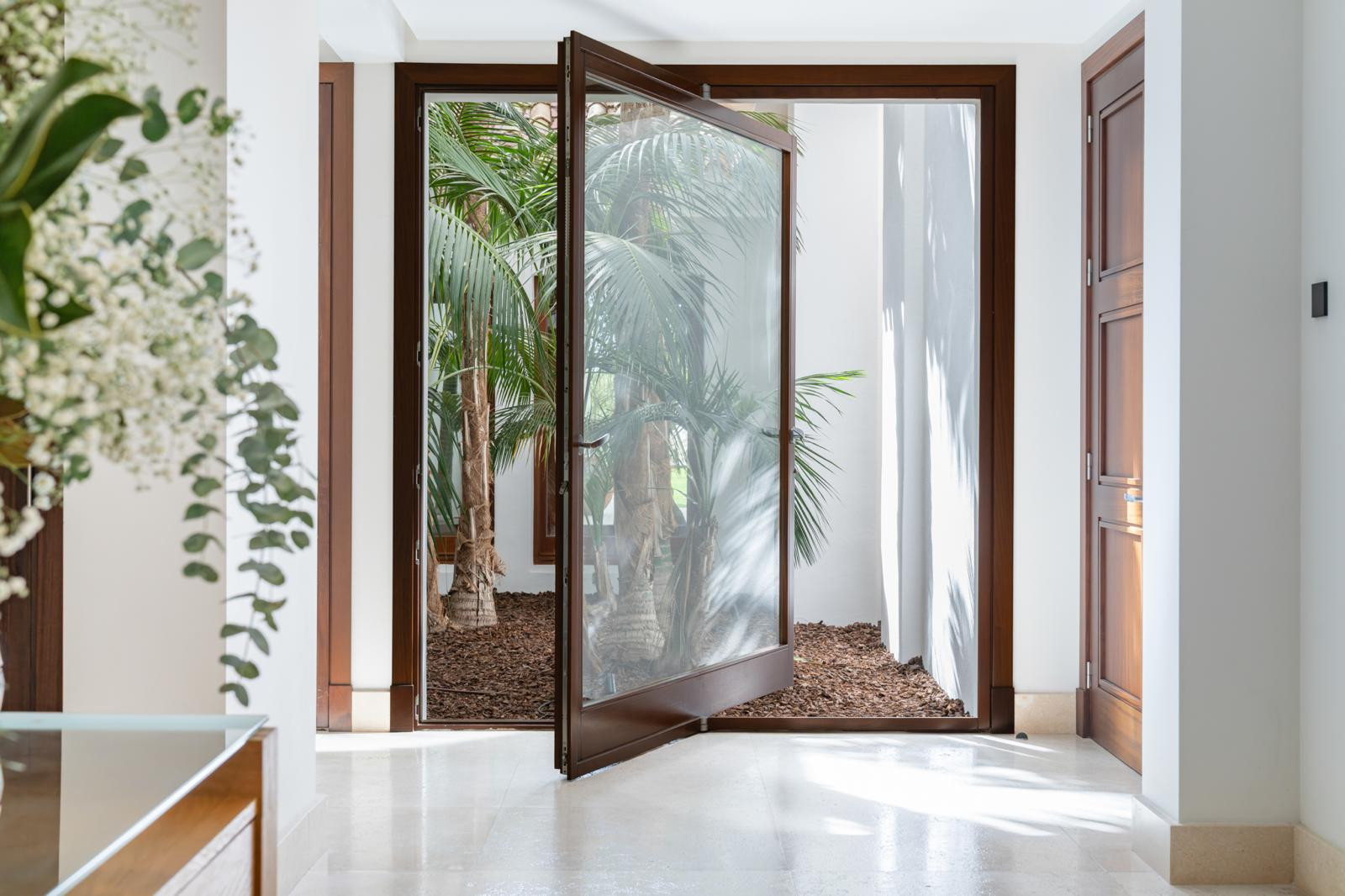 Stunning Villa Privée on Marbella’s Golden Mile with Panoramic Views