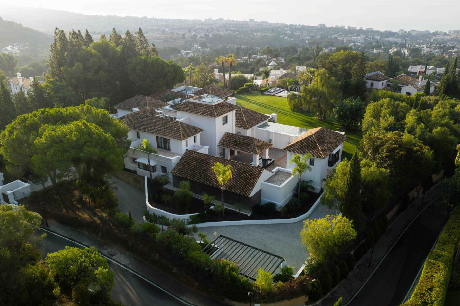 Stunning Villa Privée on Marbella’s Golden Mile with Panoramic Views