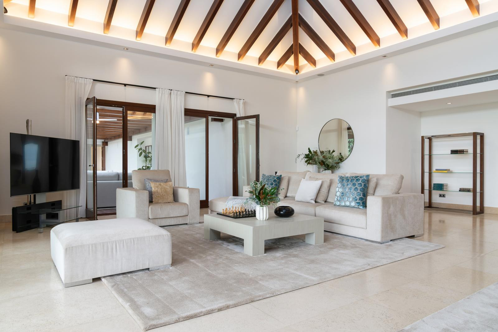 Stunning Villa Privée on Marbella’s Golden Mile with Panoramic Views